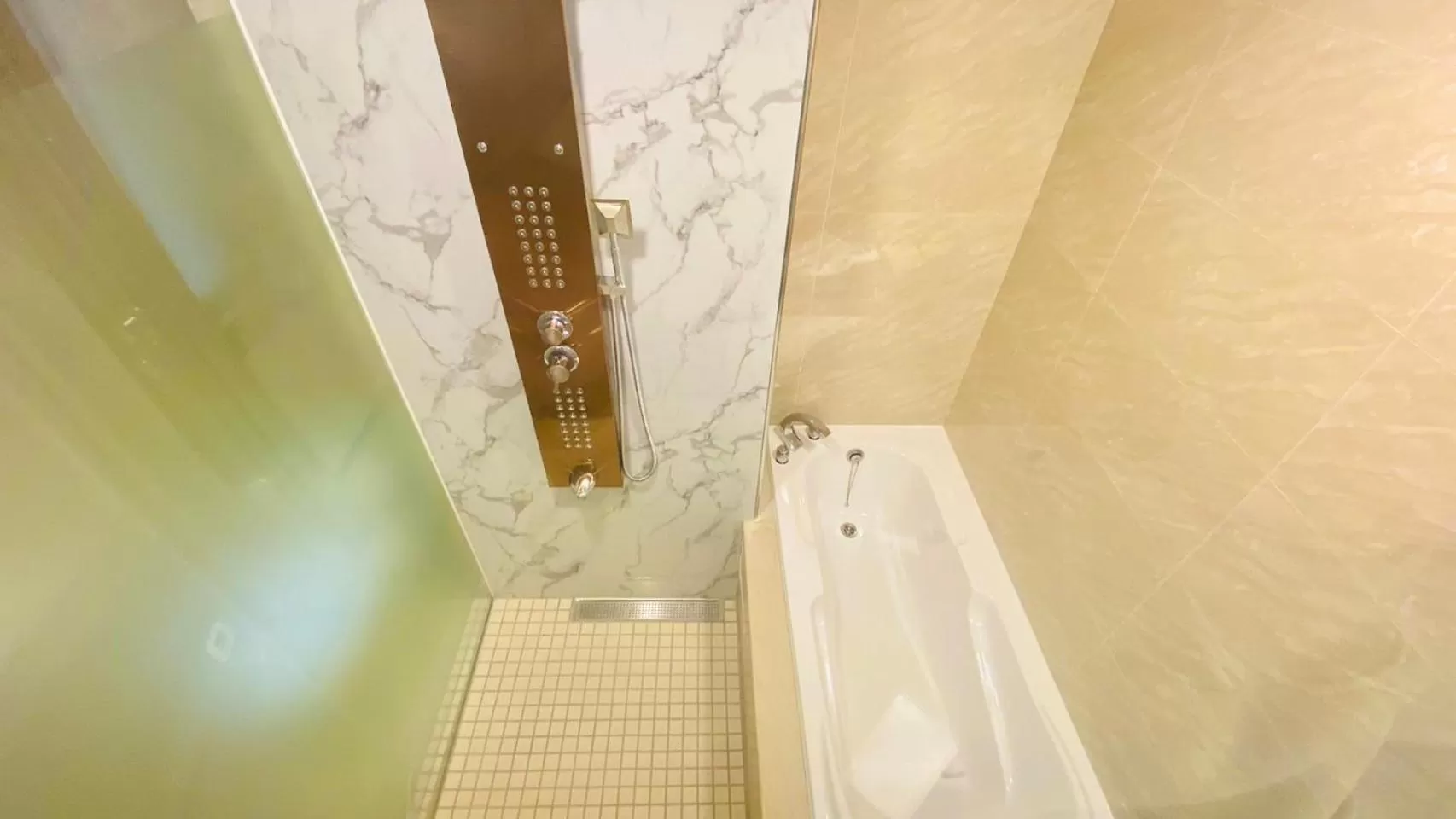 Bathroom in Artinn藝築文旅-台北站前館