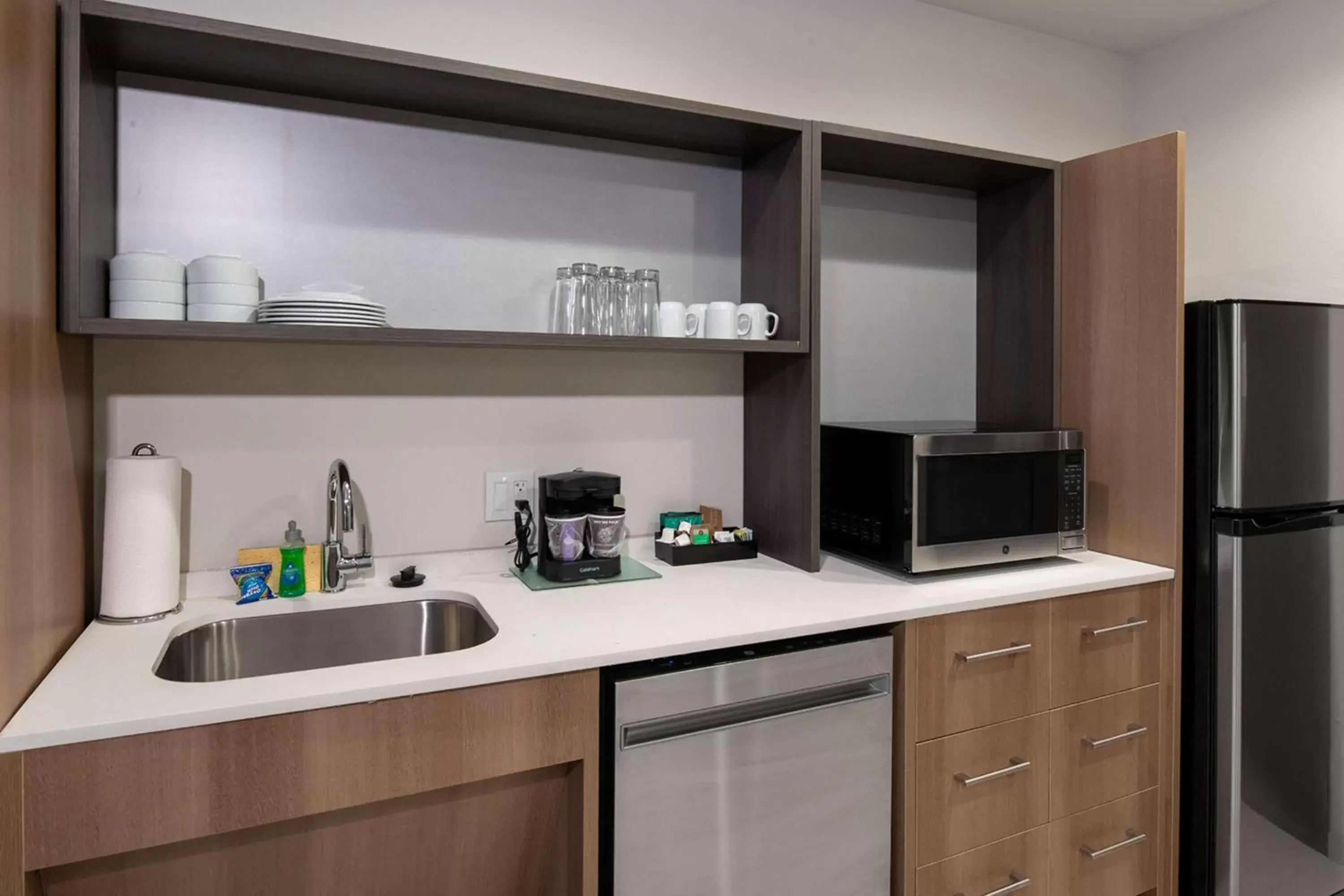 Kitchen or kitchenette, Kitchen/Kitchenette in Home2 Suites By Hilton Raynham Taunton