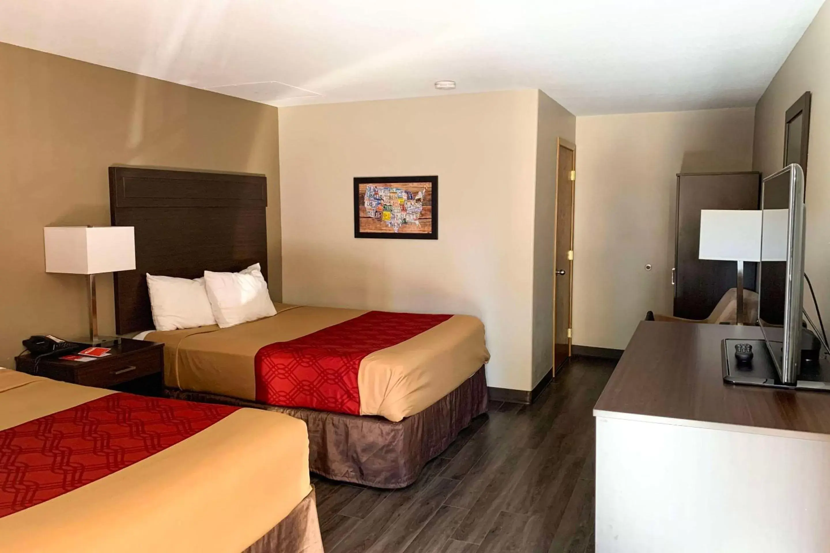 Bedroom, Bed in Econo Lodge City Center