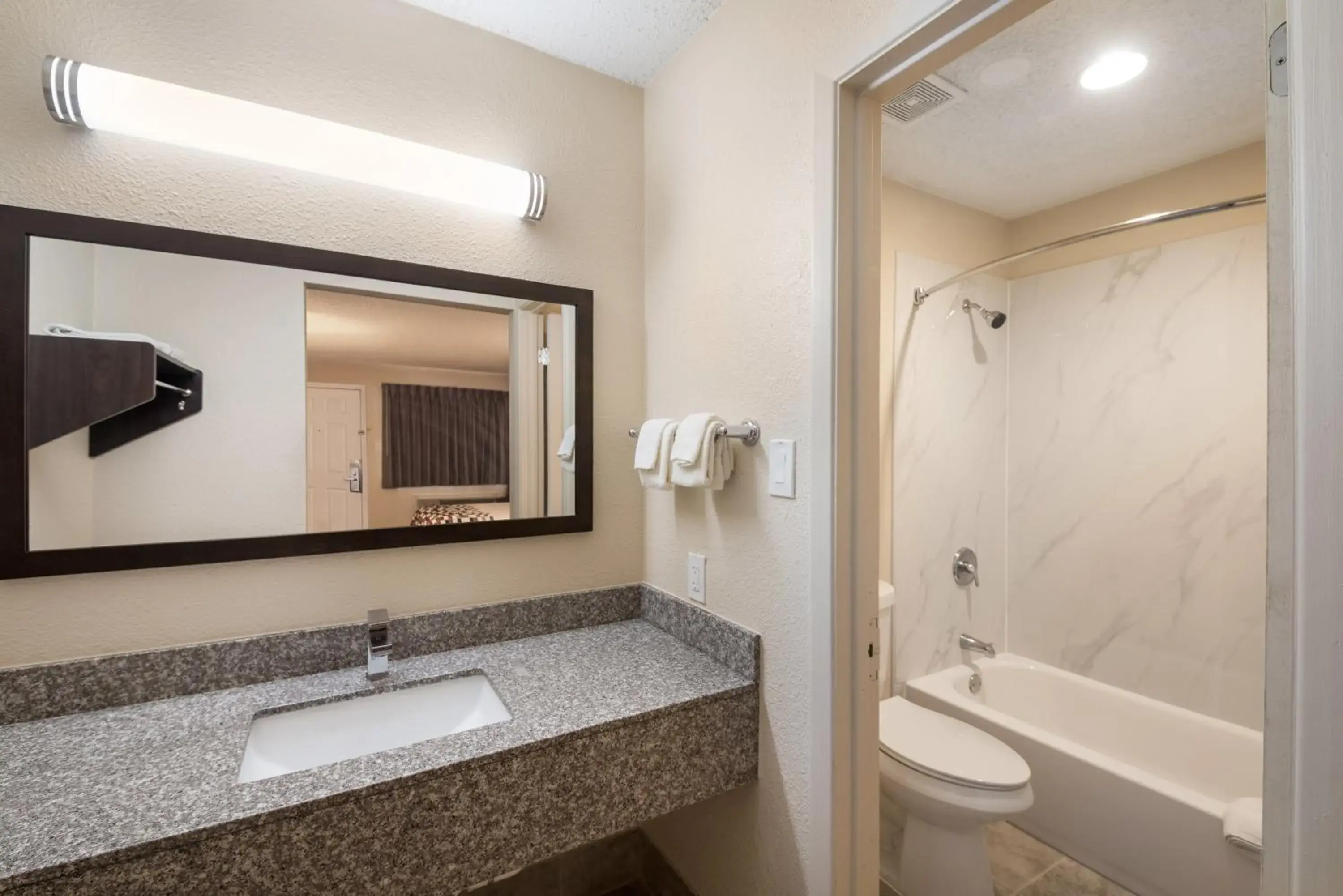 Bathroom in Red Roof Inn Temple