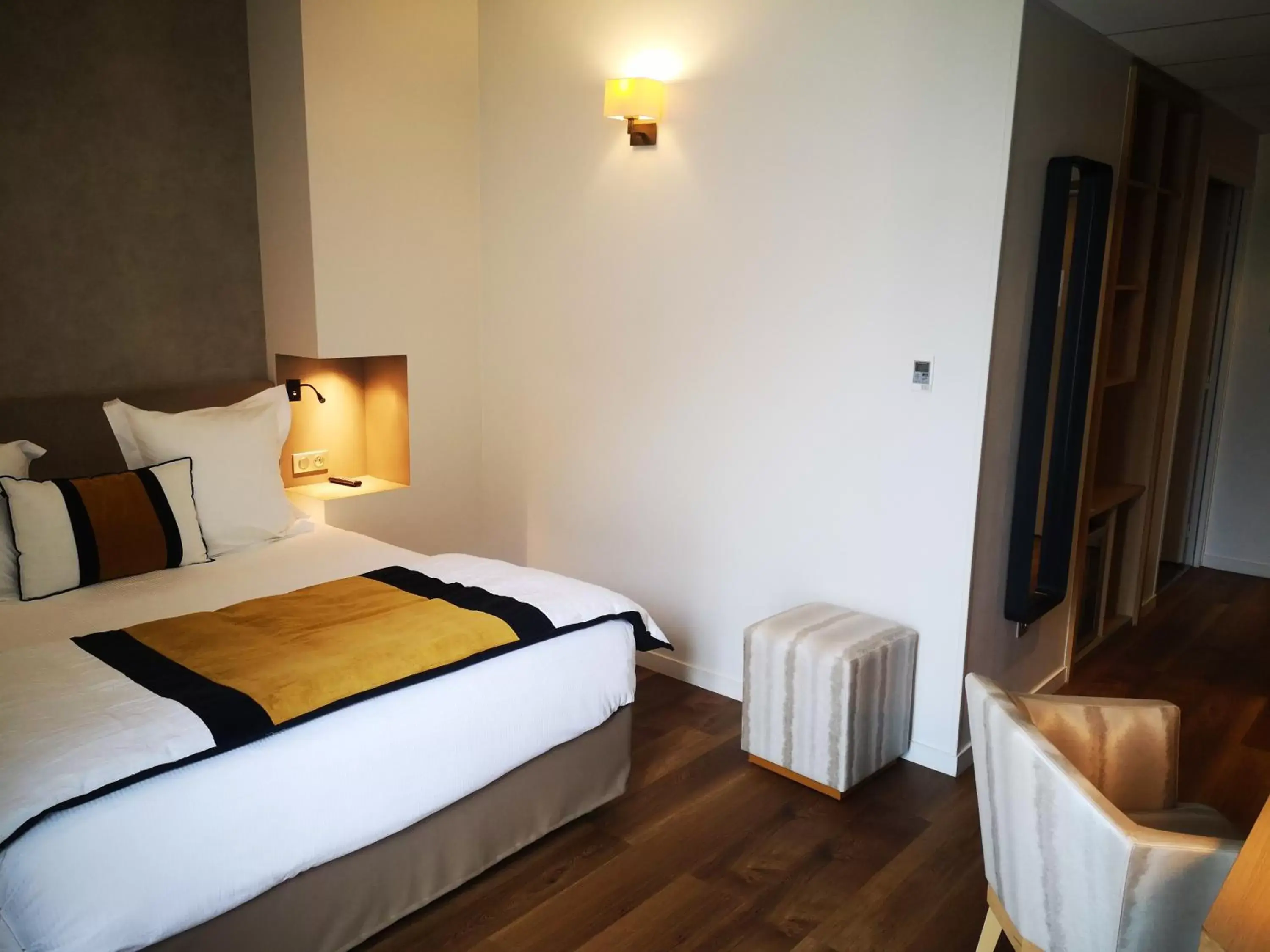 Bed in Les Suites - Konine 4 - Hotel & Bar & Restaurant