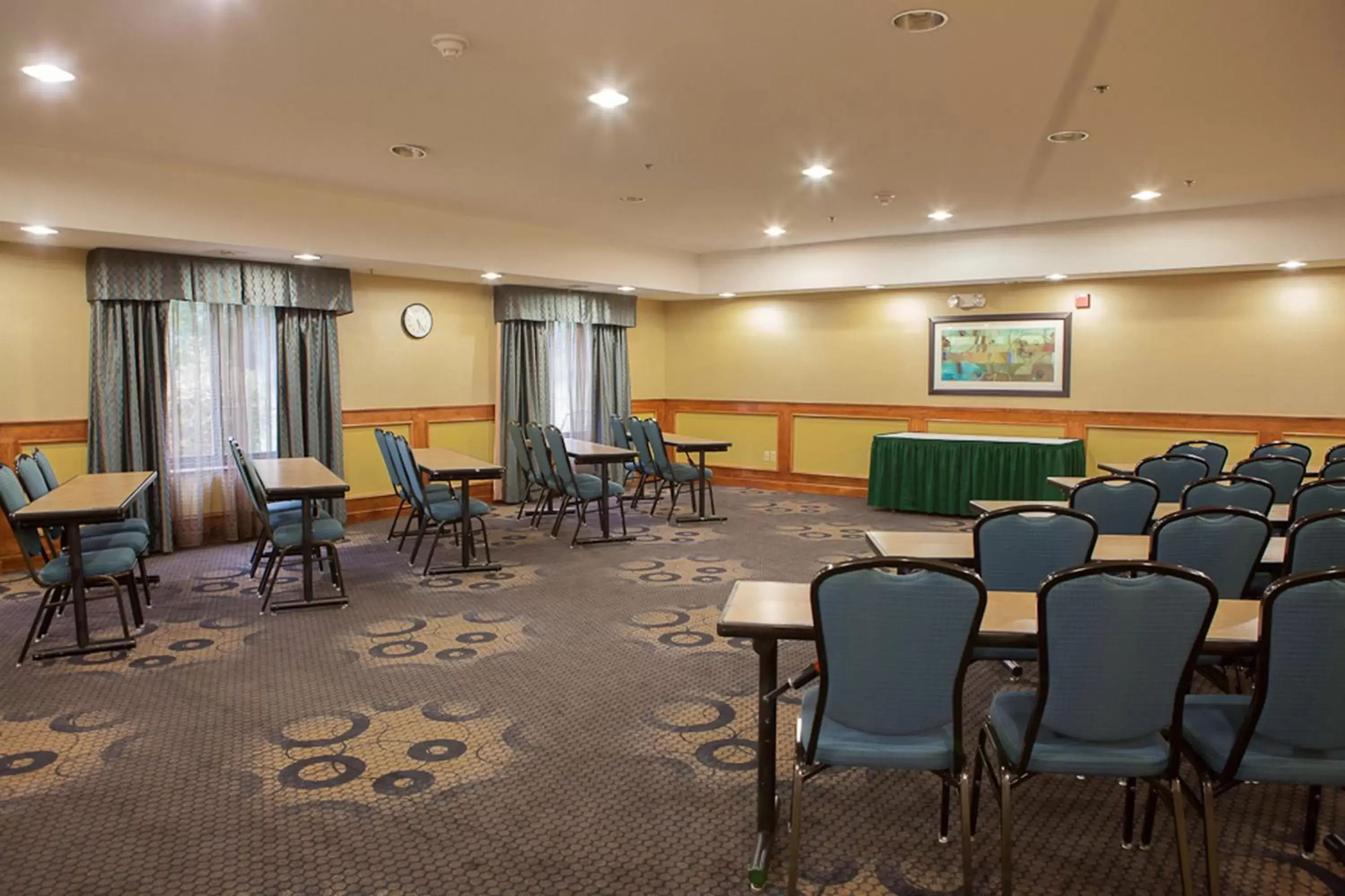 Meeting/conference room, Restaurant/Places to Eat in Holiday Inn Express Hotel & Suites Canton, an IHG Hotel