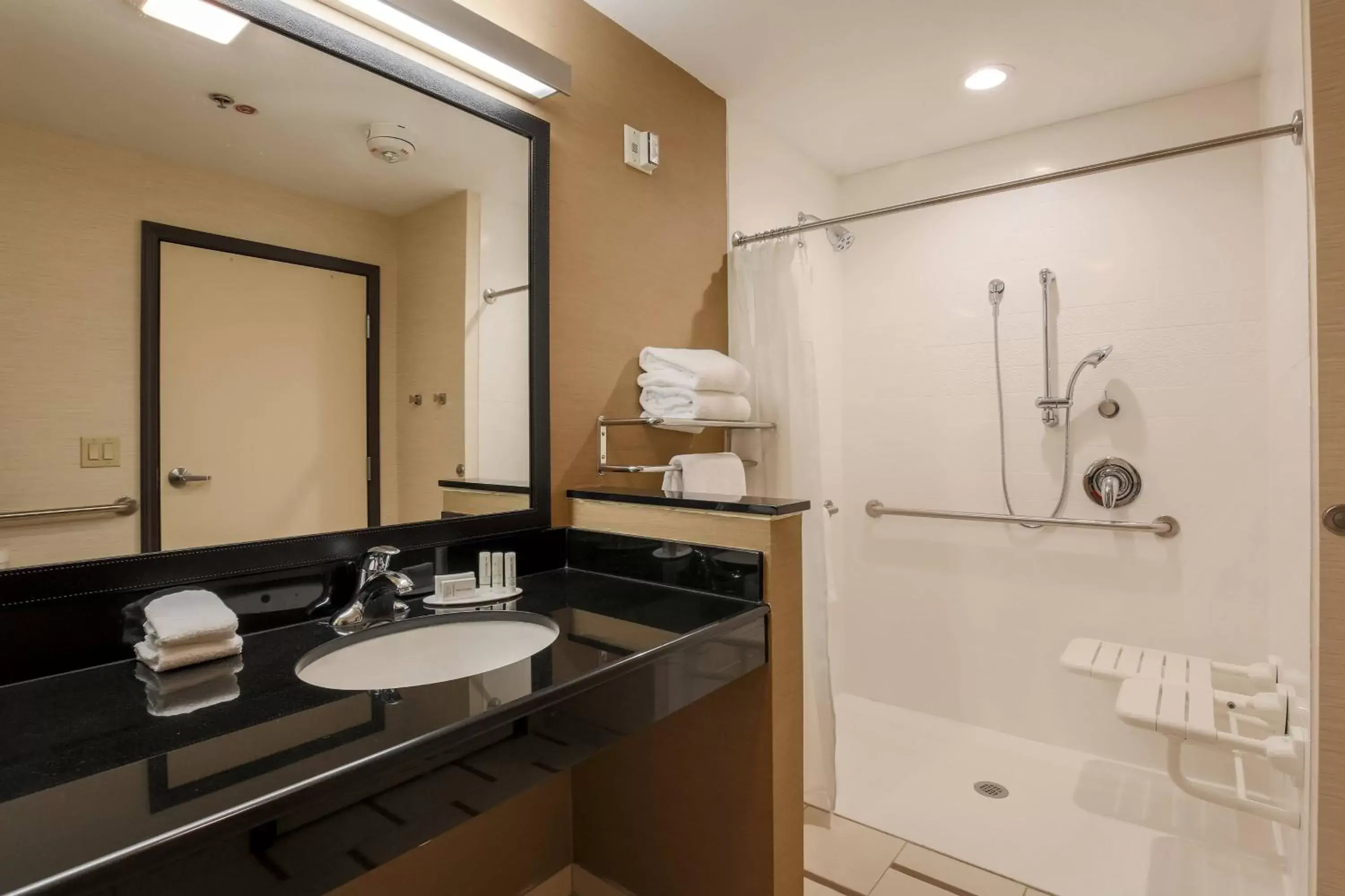 Bathroom in Fairfield Inn & Suites by Marriott Cuero