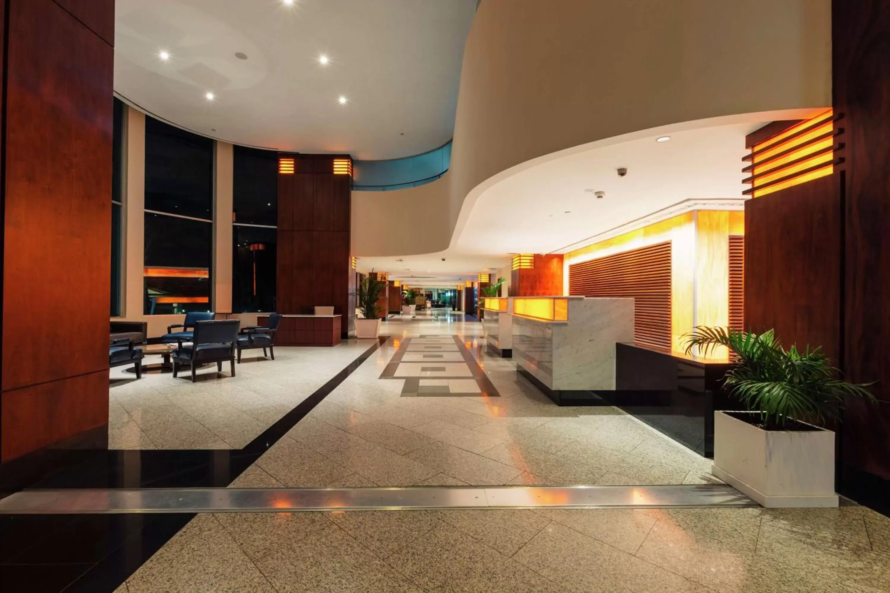 Lobby or reception, Restaurant/Places to Eat in Hilton Colon Guayaquil Hotel