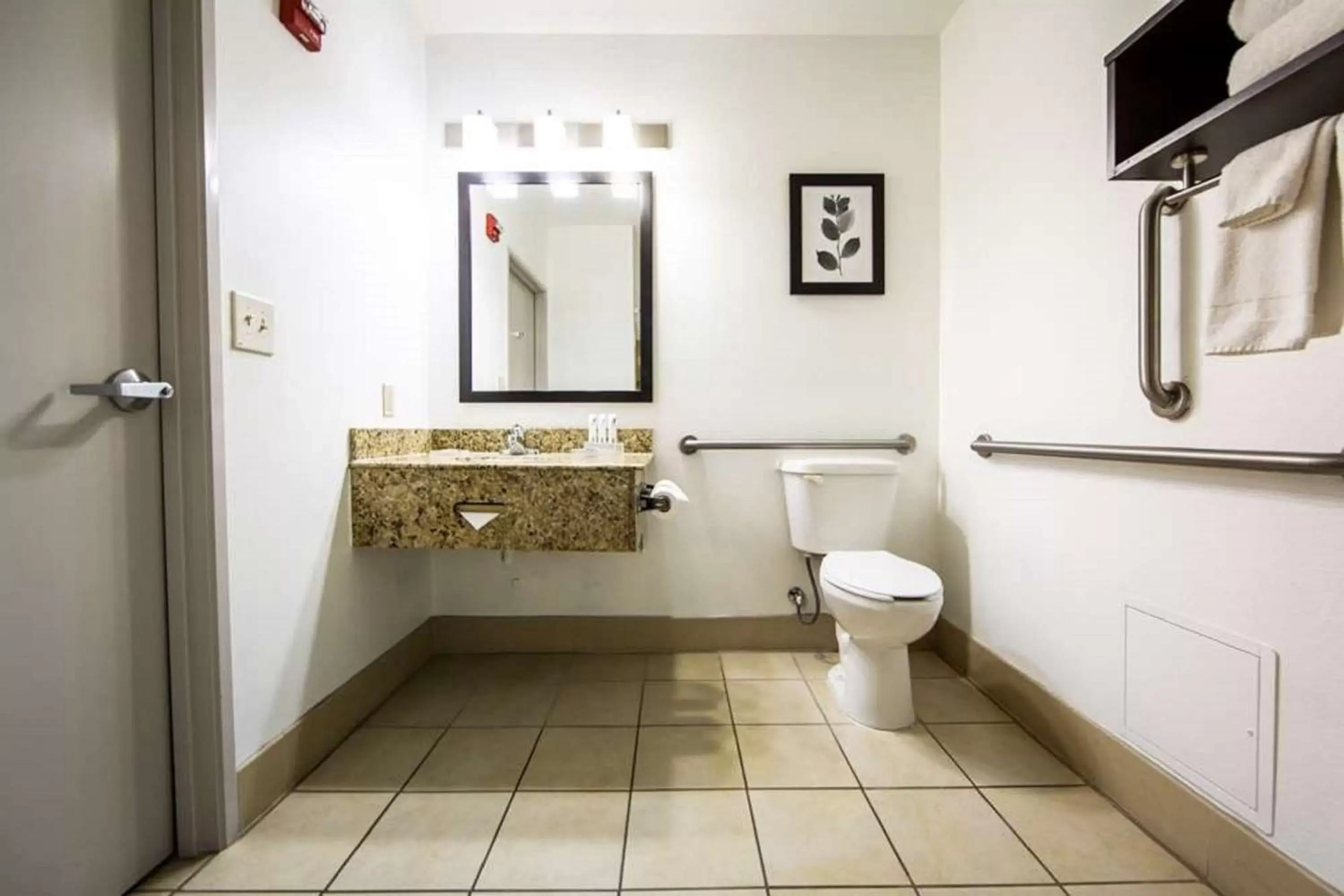 Bathroom in Country Inn & Suites by Radisson, Tucson City Center, AZ