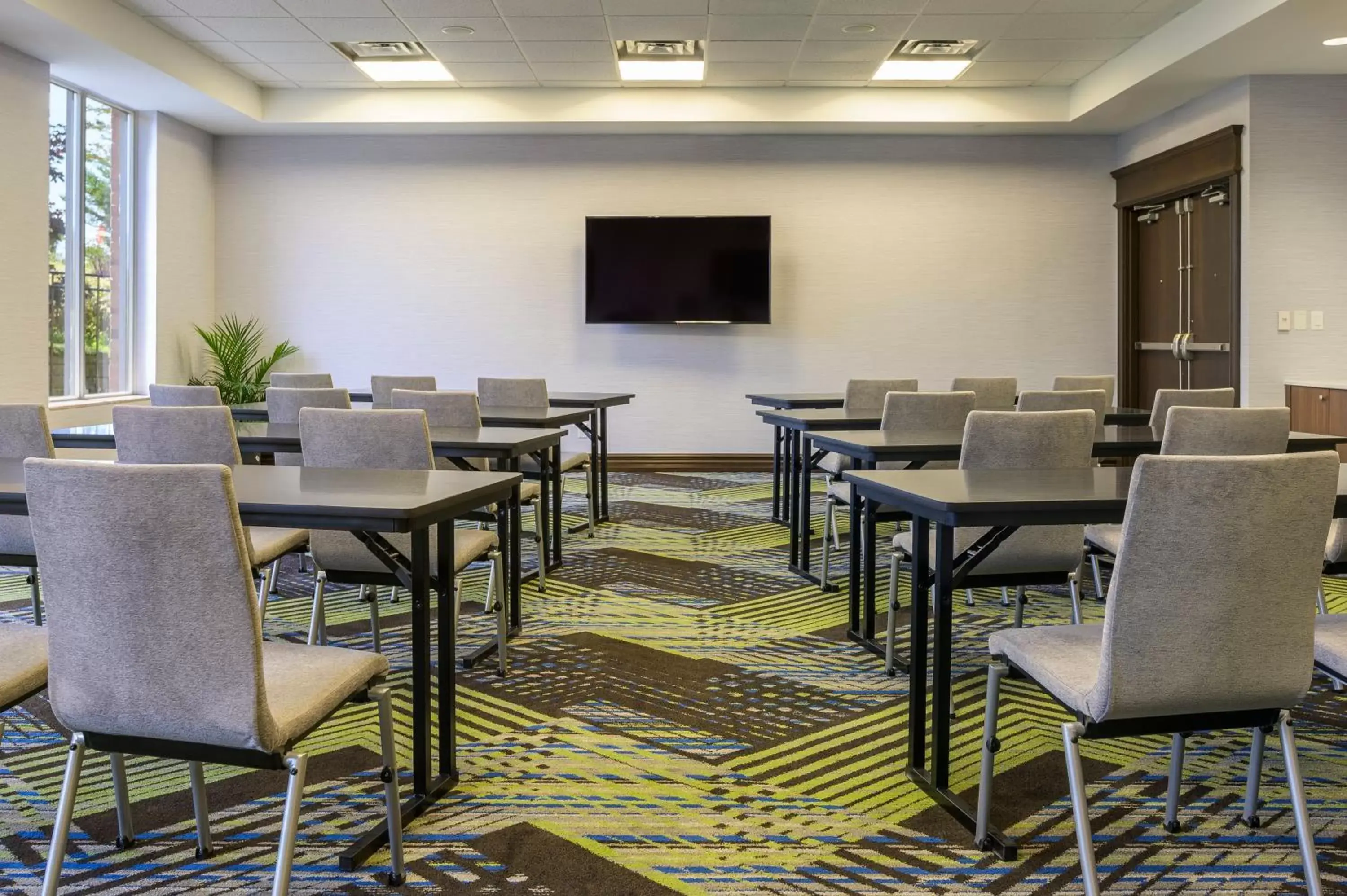 Meeting/conference room, Restaurant/Places to Eat in Holiday Inn Express Hotel & Suites North Bay, an IHG Hotel