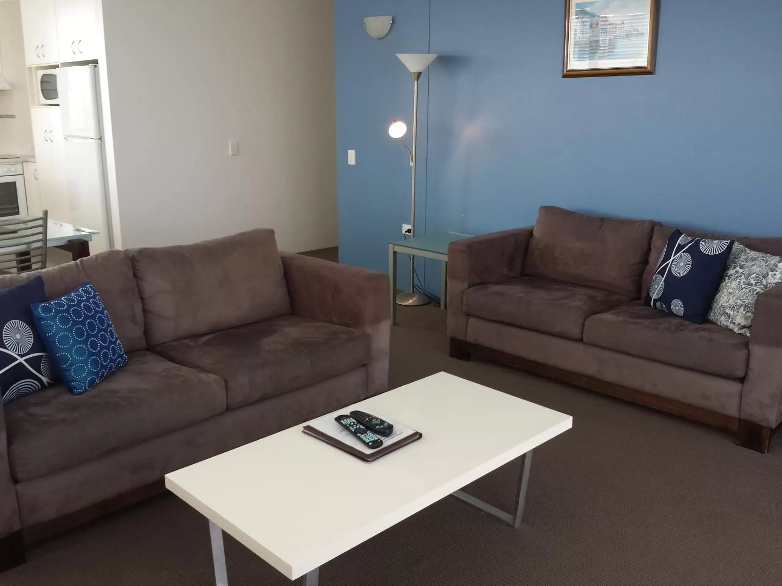 Living room, Lounge/Bar in Kirribilli Apartments