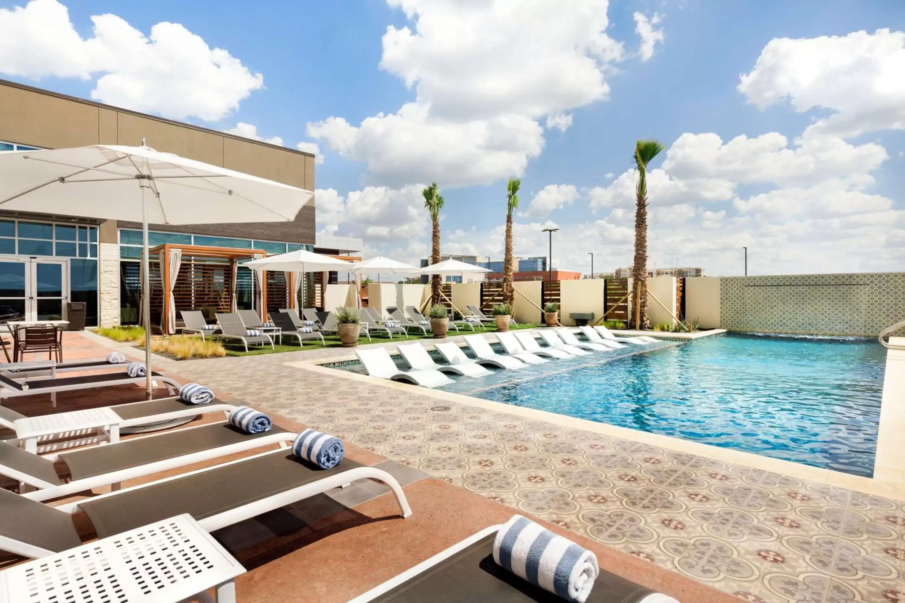 Pool view, Swimming Pool in Embassy Suites By Hilton San Antonio Landmark