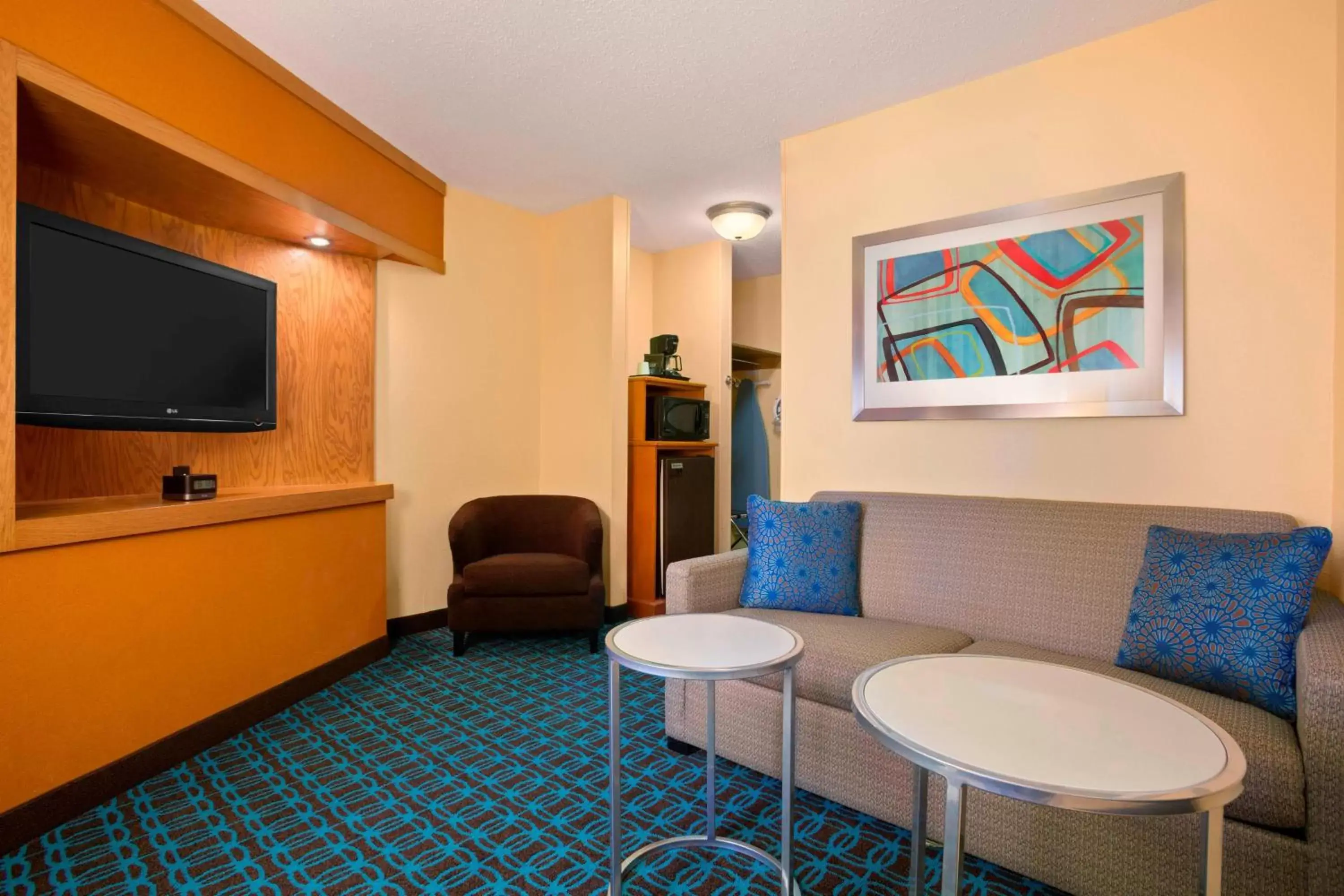 Bedroom, Seating Area in Fairfield Inn & Suites Minneapolis-St. Paul Airport