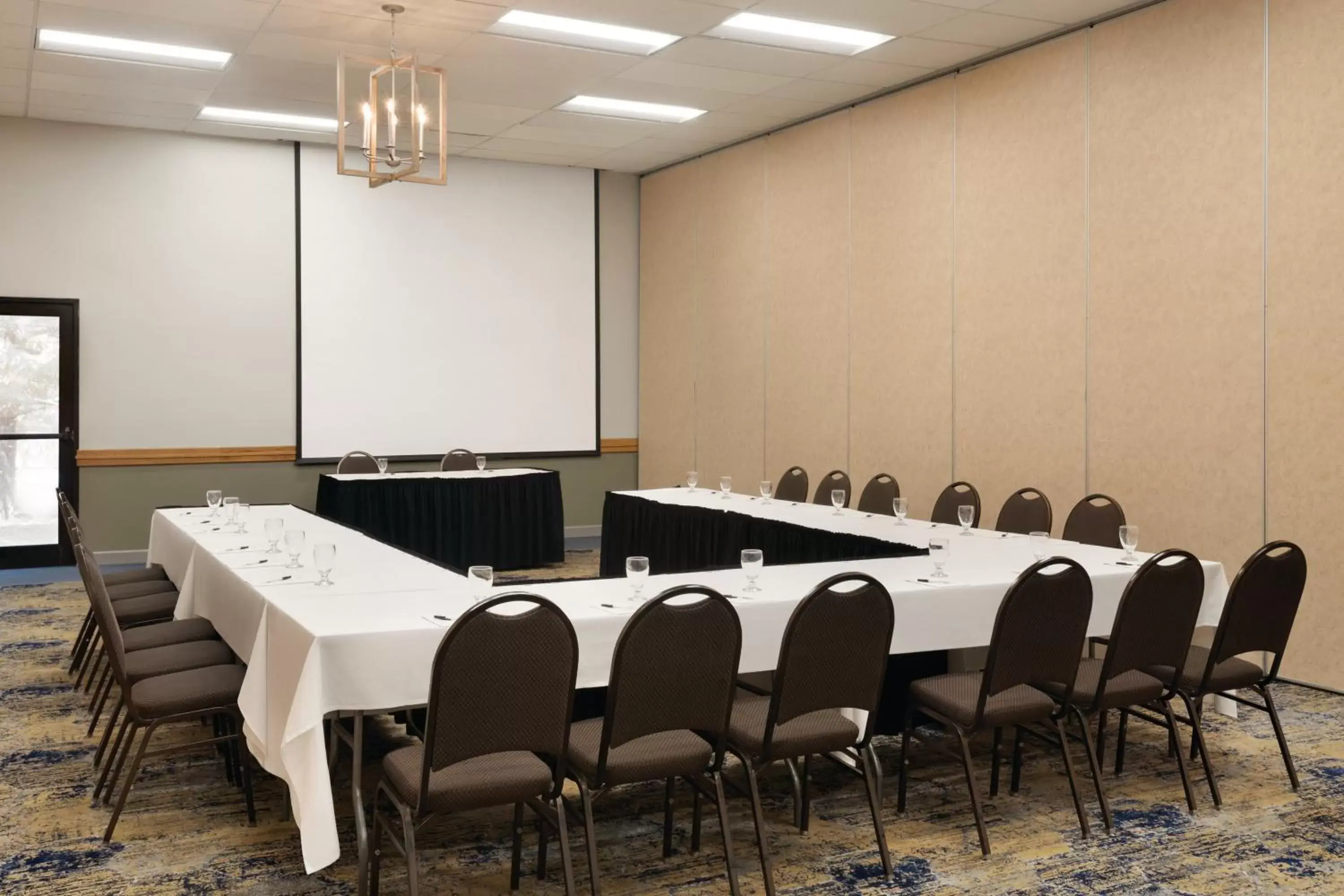 Meeting/conference room in Radisson Hotel Ames Conference Center at ISU
