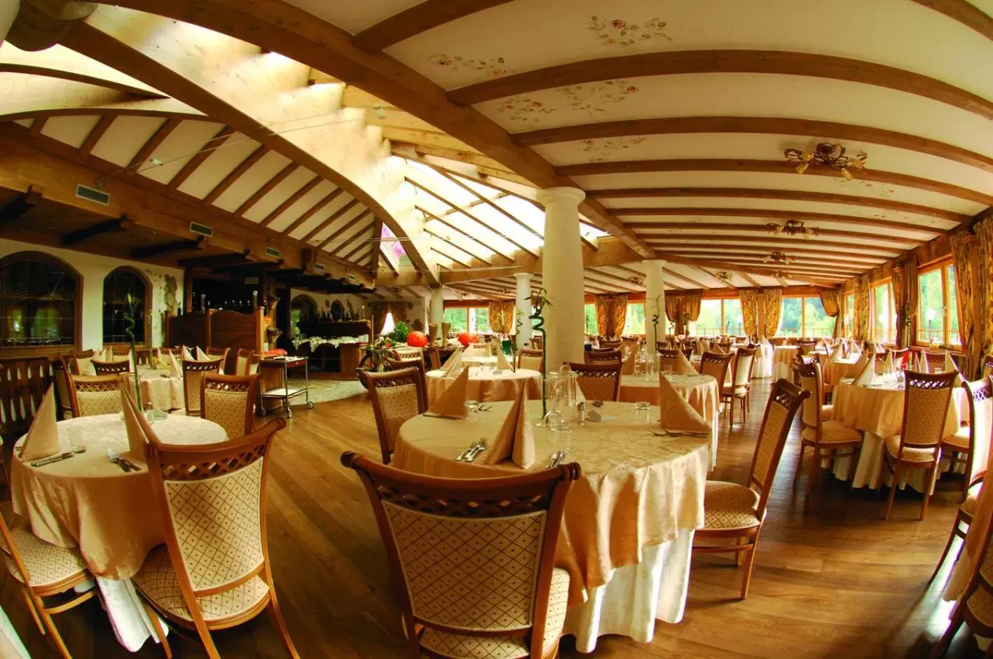 Restaurant/Places to Eat in Hotel Shandranj