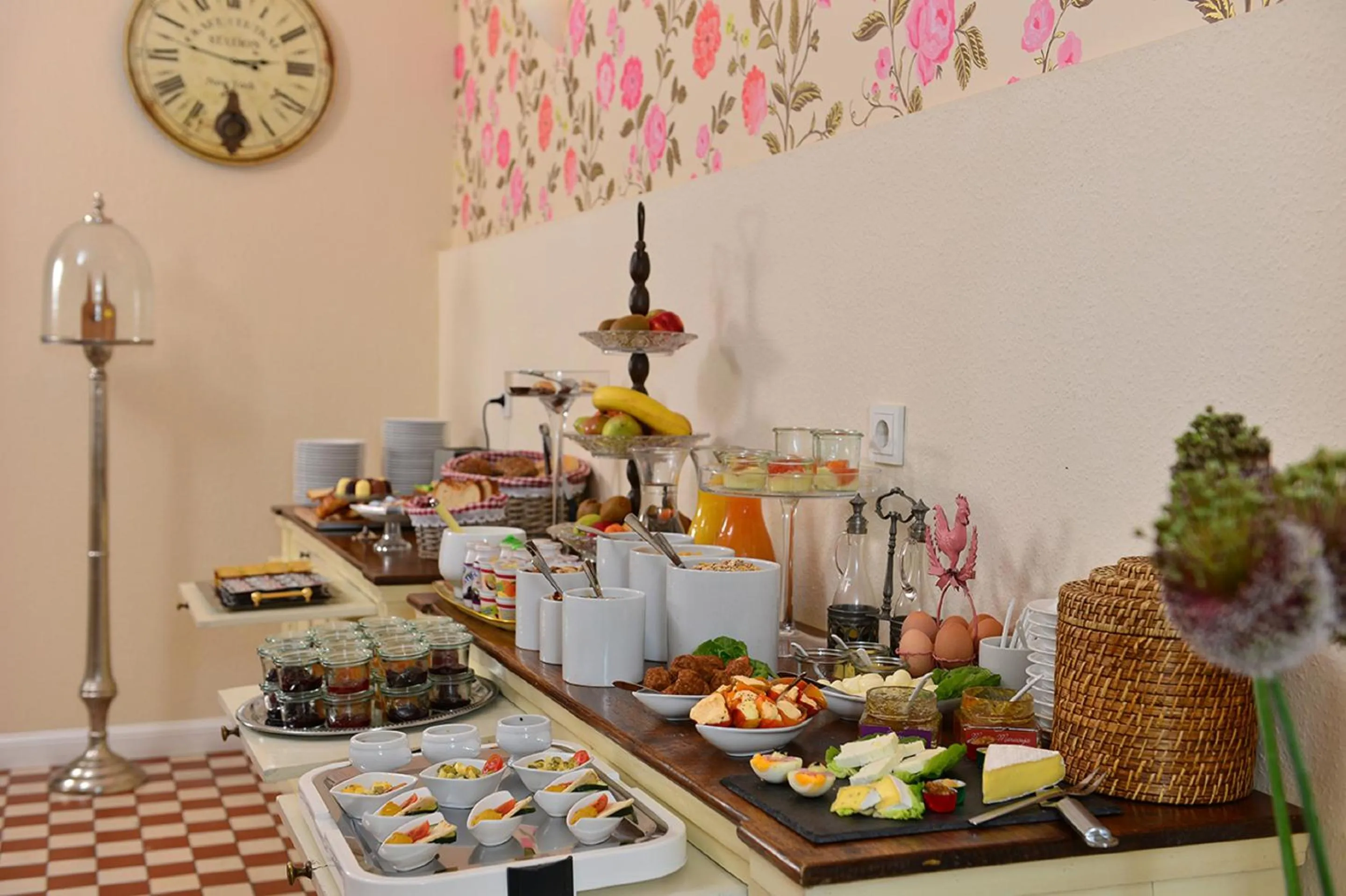 Buffet breakfast in Hotel Domspitzen