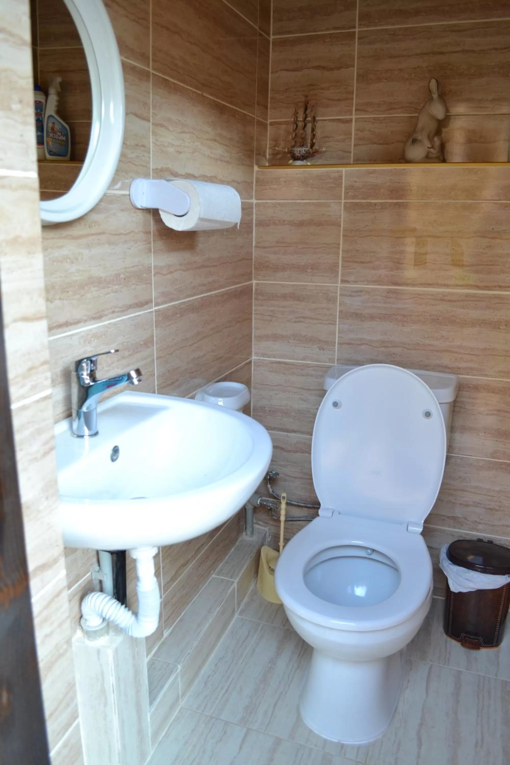 Toilet in Mystery Garden Guest House