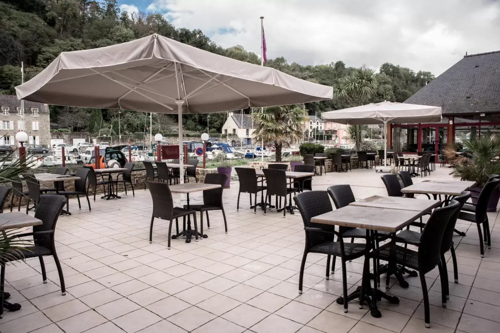 Patio, Restaurant/Places to Eat in Mercure Dinan Port Le Jerzual