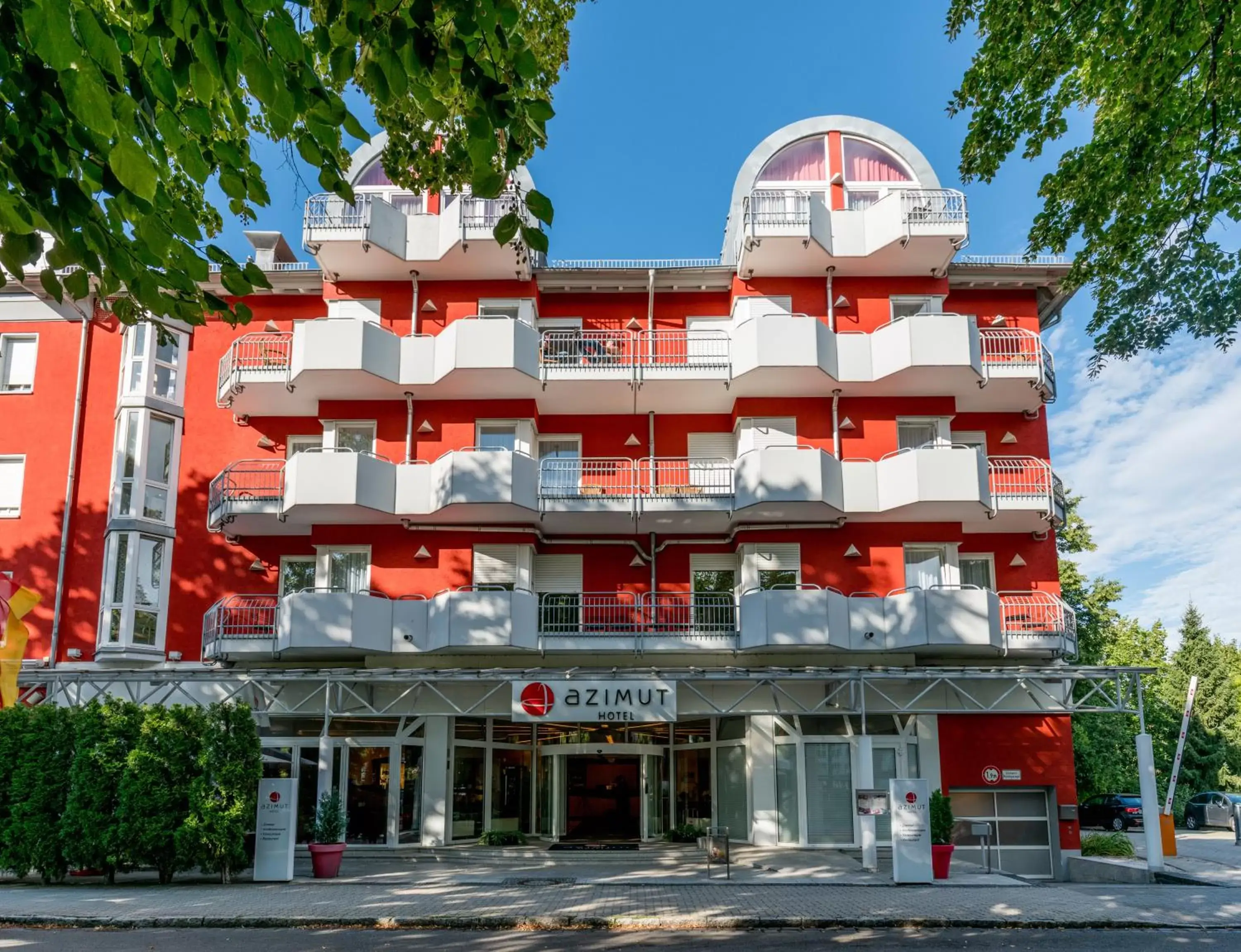 Facade/entrance, Property Building in AZIMUT Hotel Dresden