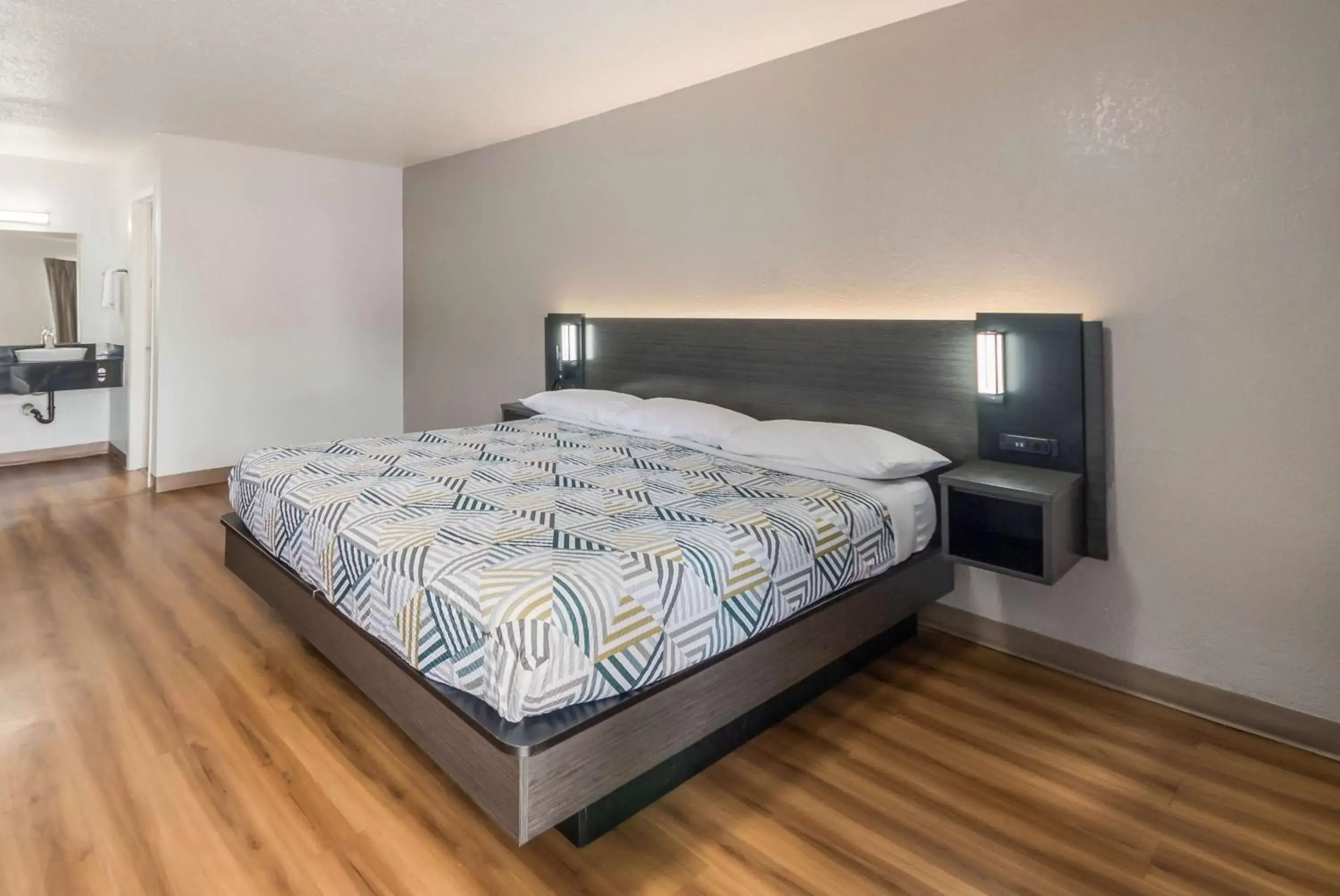 Photo of the whole room, Bed in Studio 6 Laredo, Tx - North I-35 Photo of the whole room, Bed in Studio 6 Laredo, Tx - North I-35