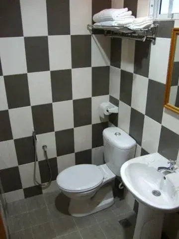 Bathroom in DM Hotel