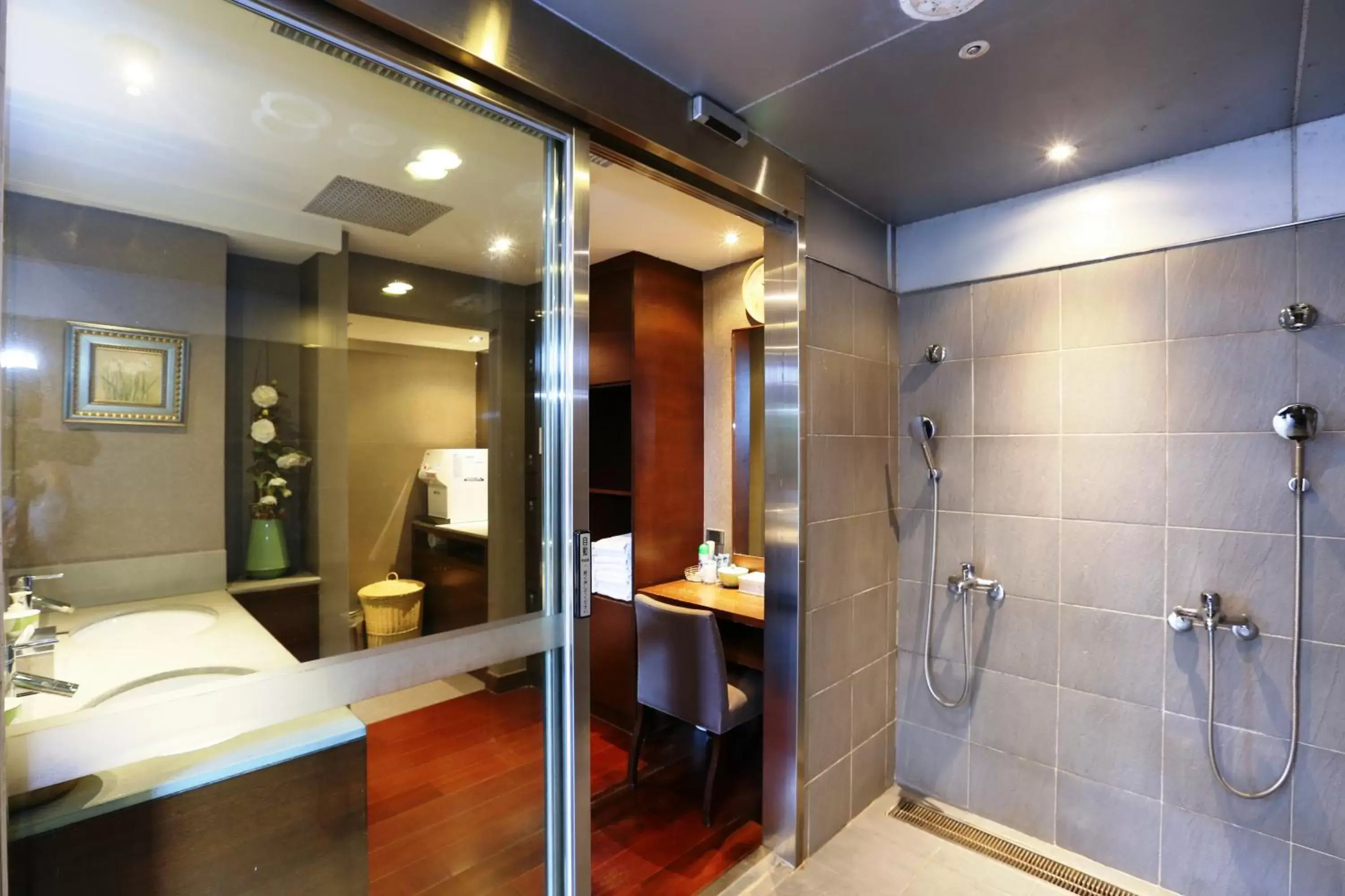 Public Bath, Bathroom in Taipei Fullerton Hotel - South