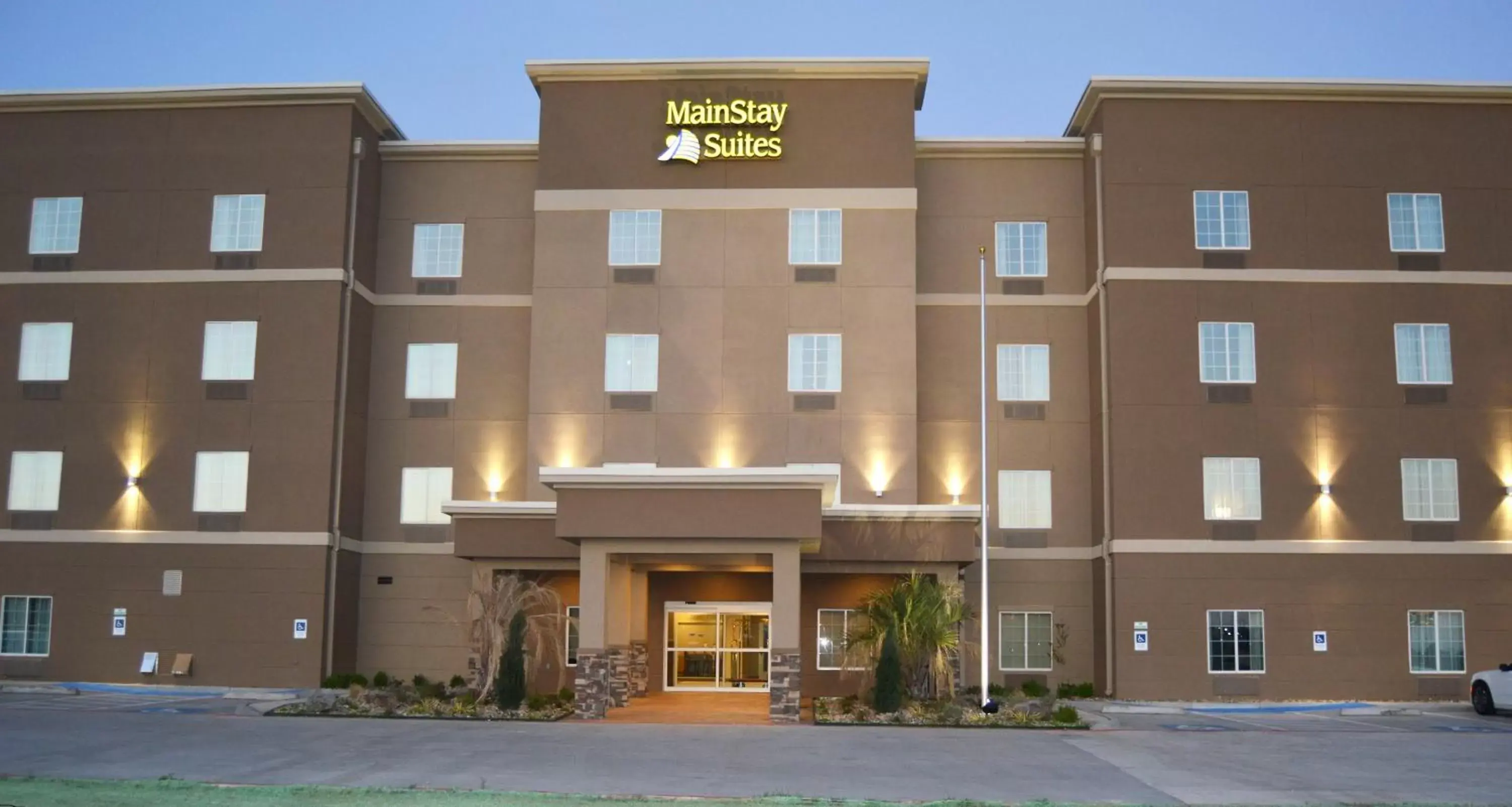 Facade/entrance in MainStay Suites Midland