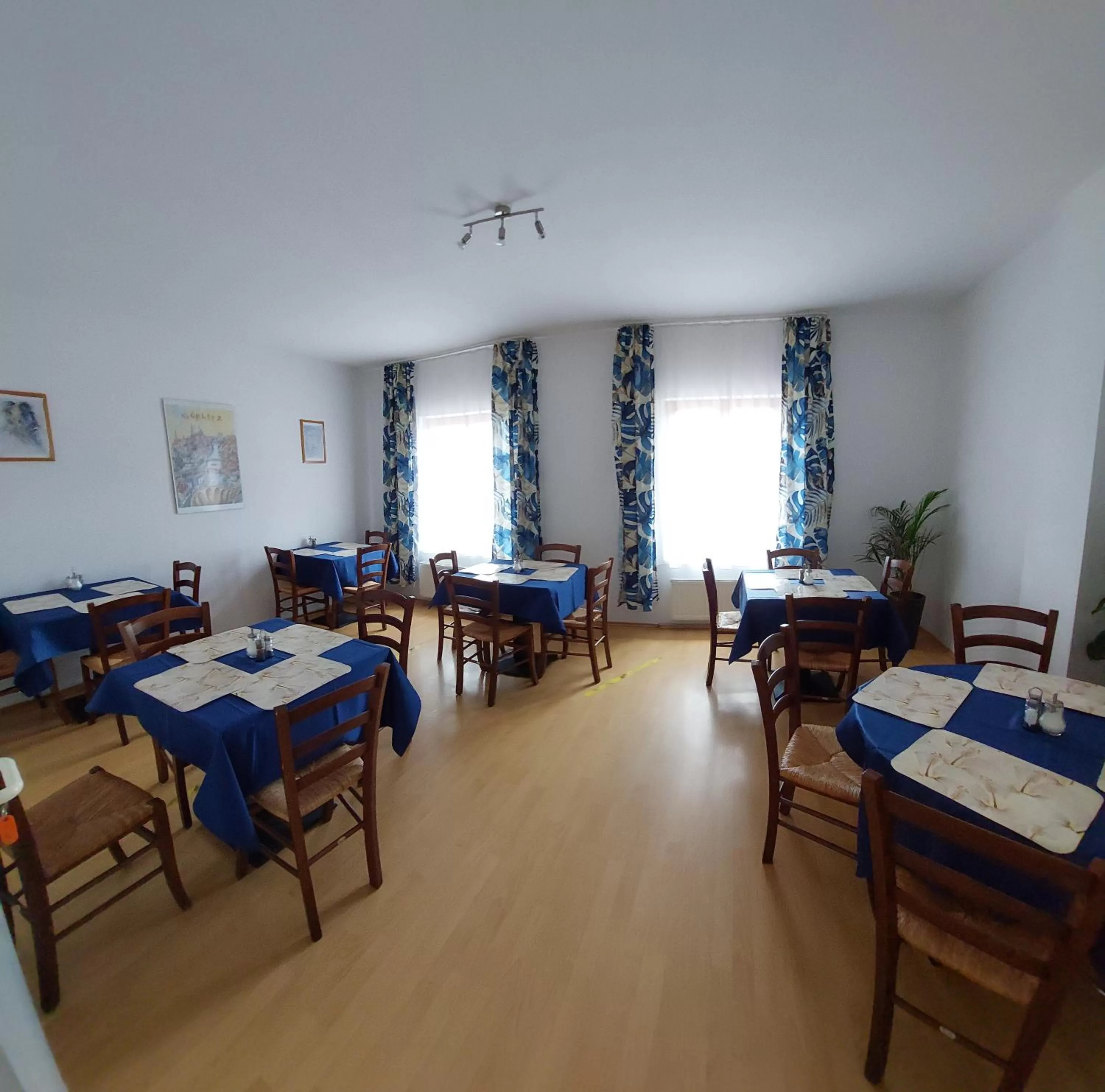 Restaurant/places to eat in Picobello Pension