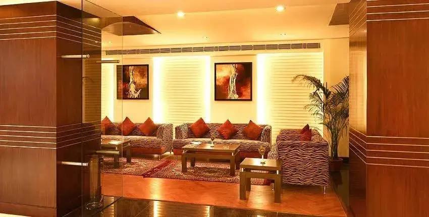 Communal lounge/ TV room, Seating Area in Hotel Hindusthan International, Varanasi