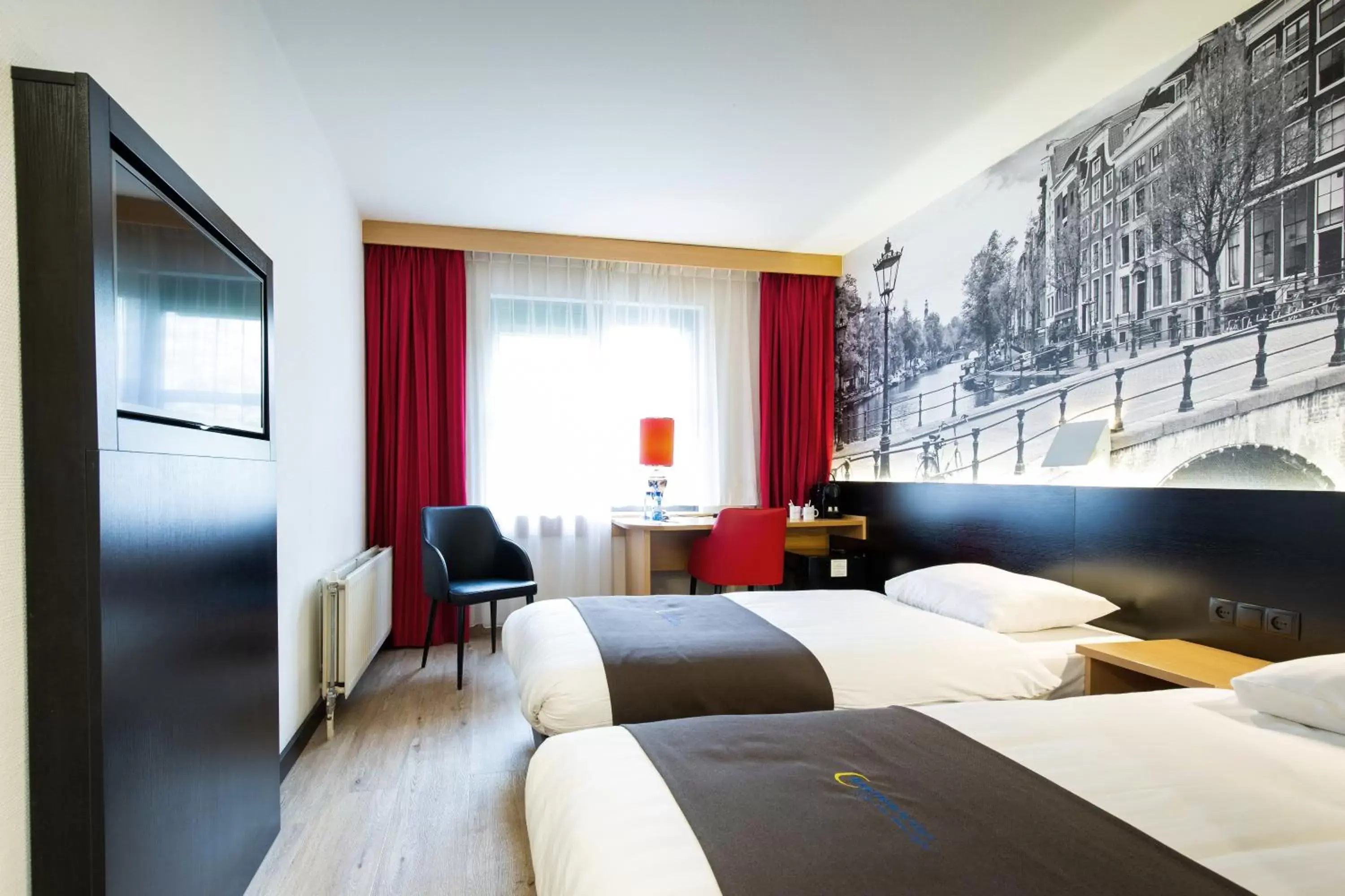 Bedroom, Bed in Bastion Hotel Amsterdam Noord