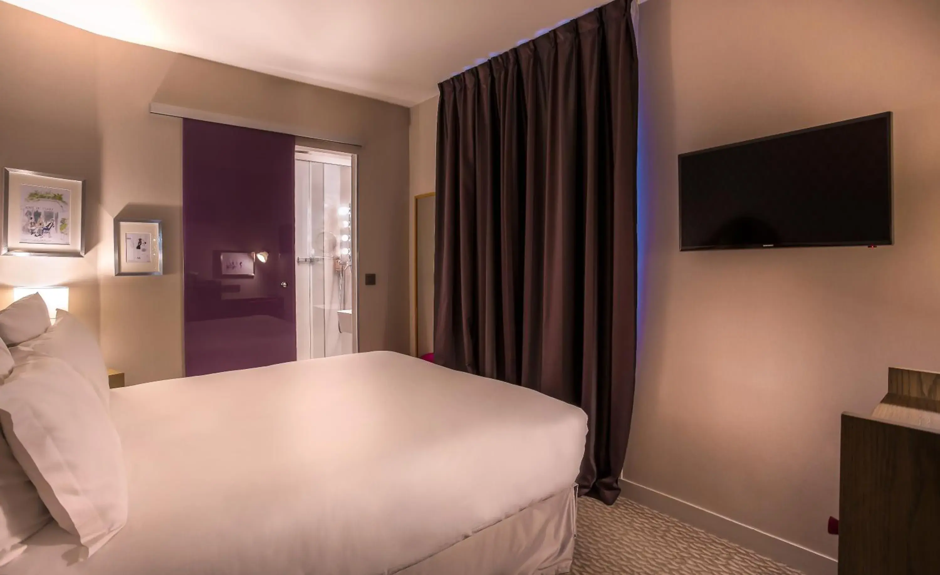 Bedroom, Bed in Hotel La Parizienne By Elegancia