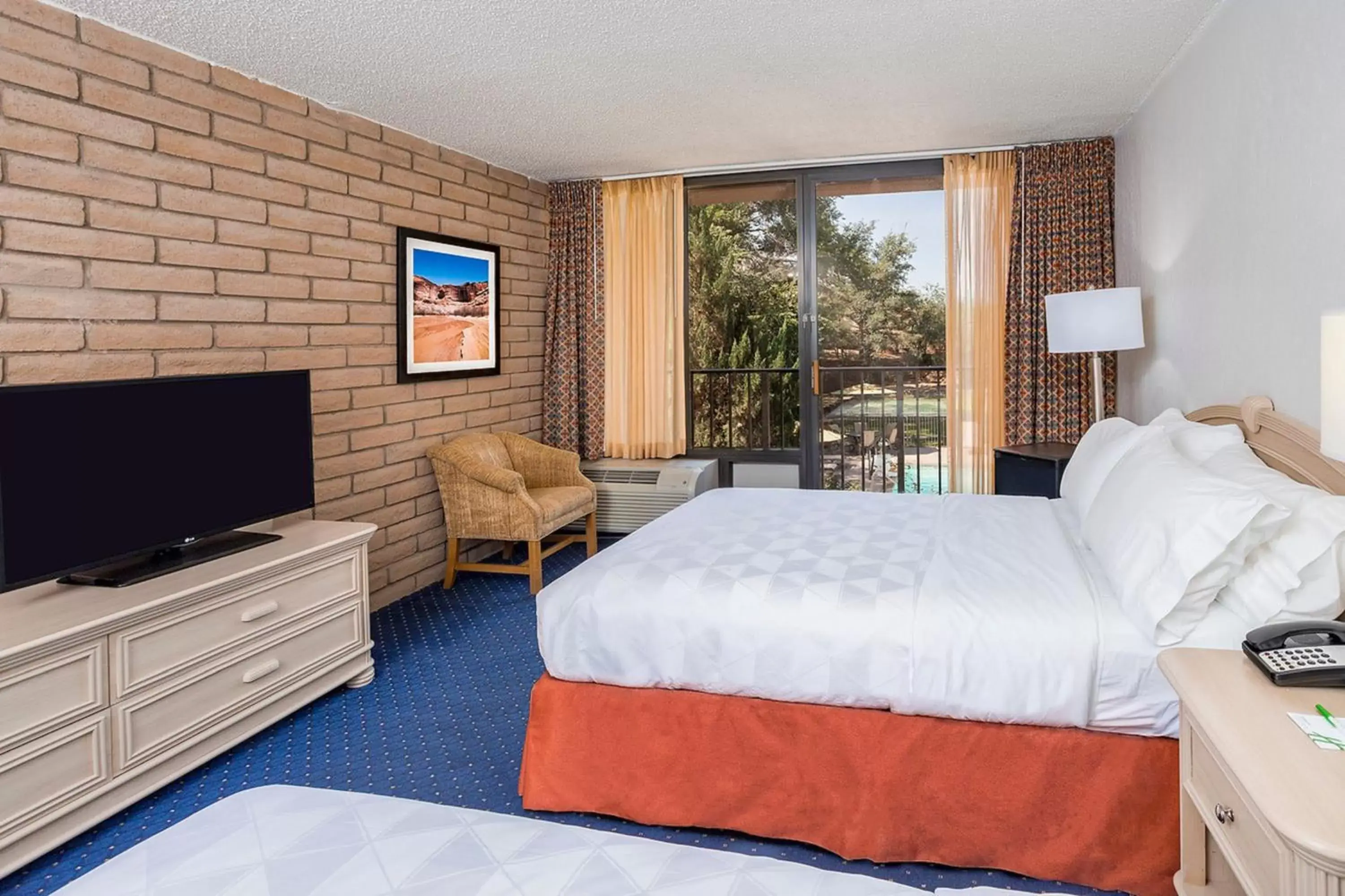 Photo of the whole room, Bed in Holiday Inn Canyon De Chelly-Chinle, an IHG Hotel