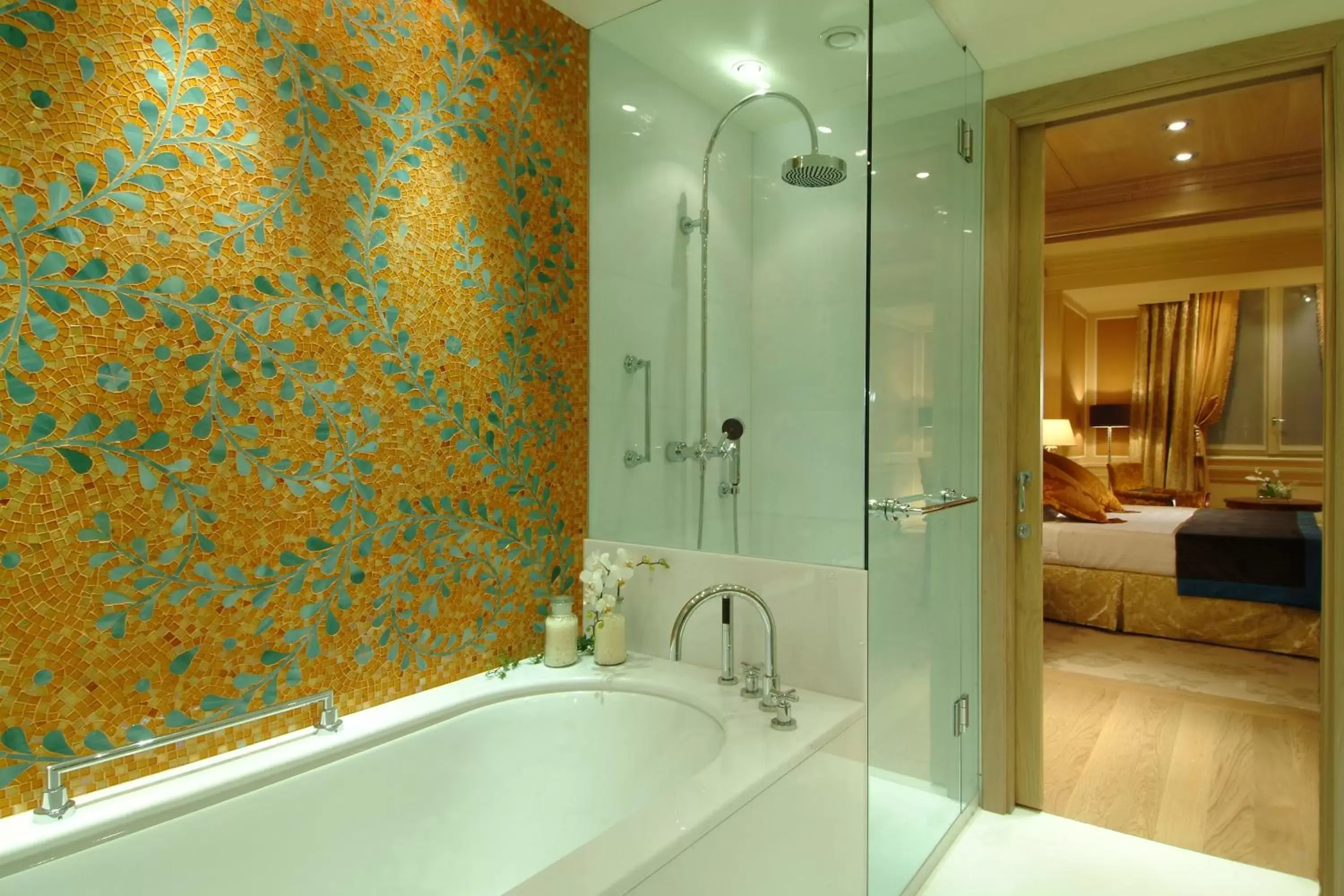 Shower, Bathroom in Hotel Principe Di Savoia - Dorchester Collection