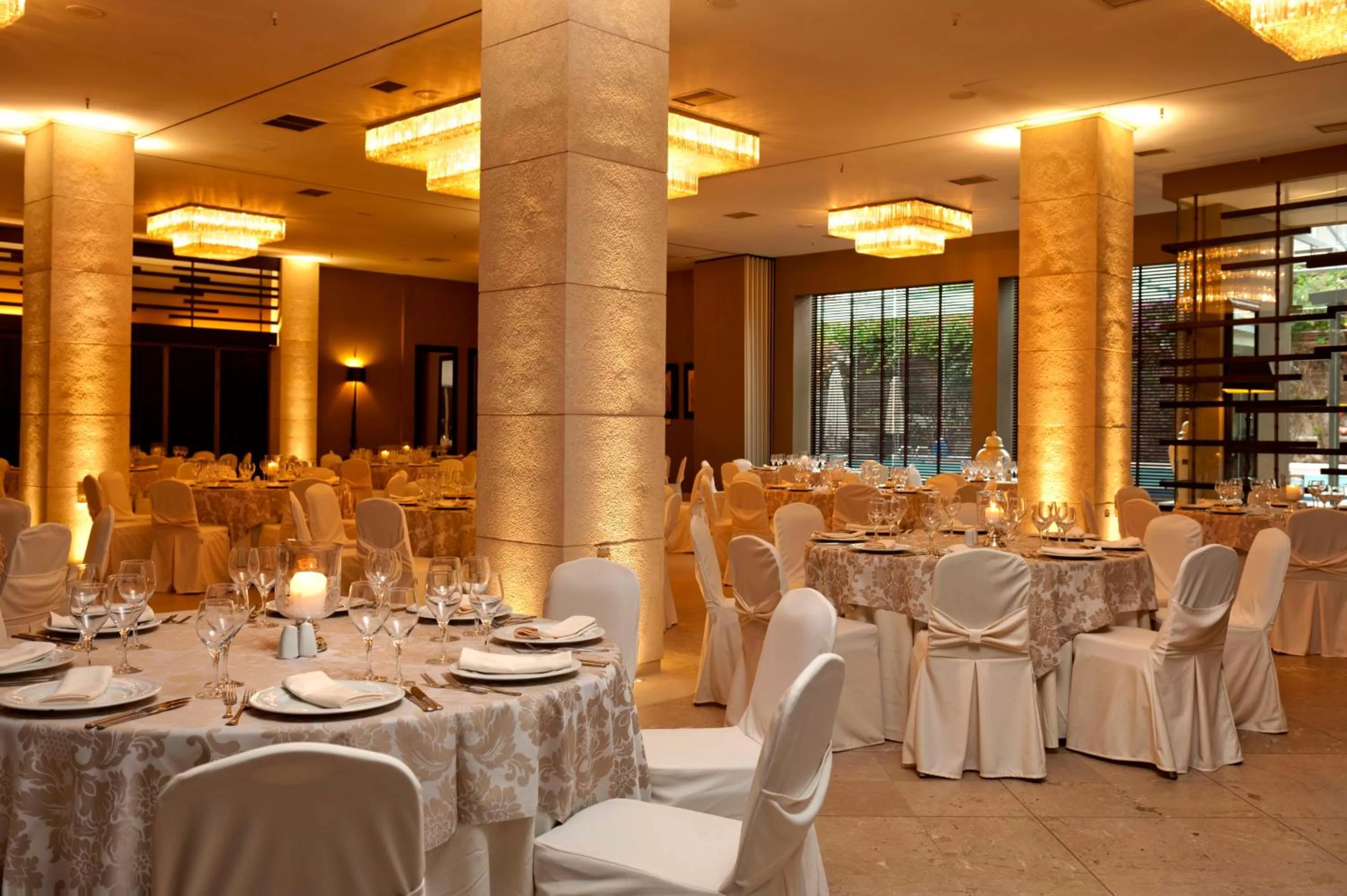 Restaurant/places to eat in Congo Palace