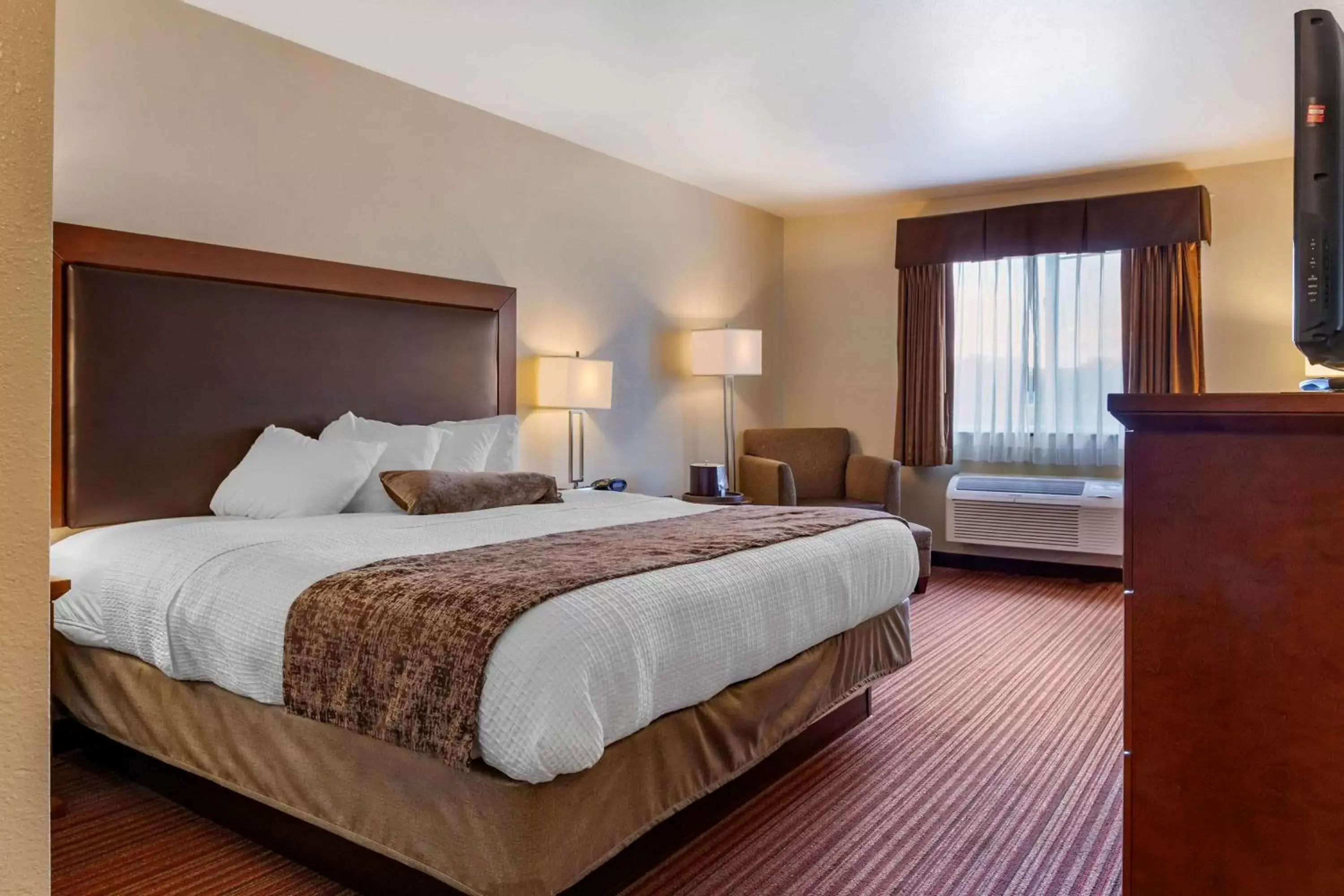 Bedroom, Bed in Best Western PLUS Sparta Trail Lodge Bedroom, Bed in Best Western PLUS Sparta Trail Lodge