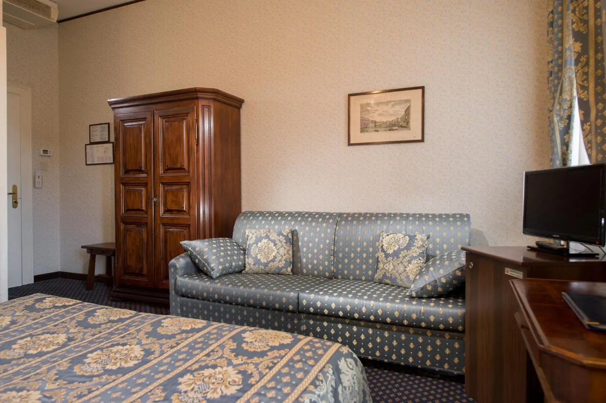 Bedroom, Seating Area in Hotel La Meridiana