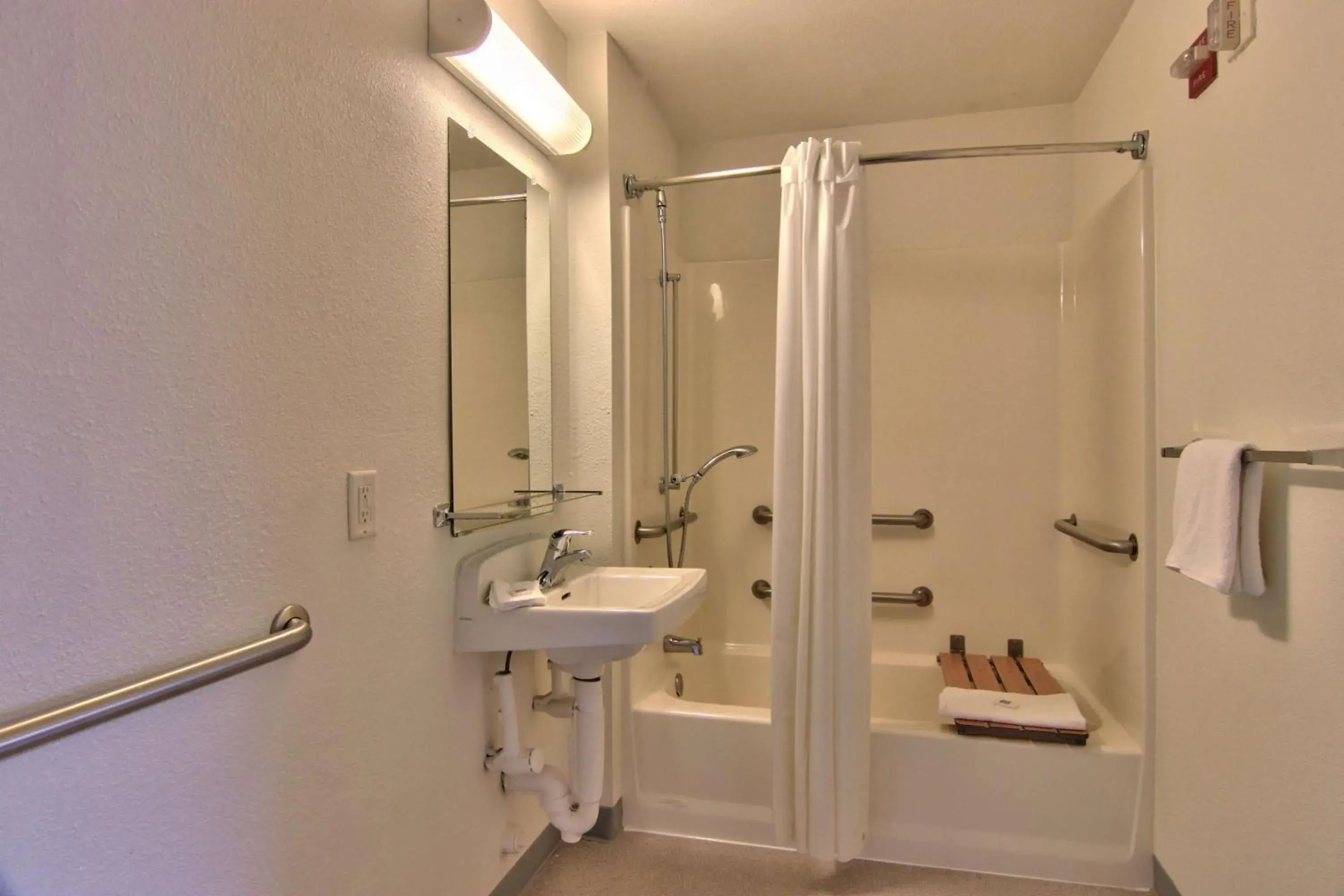 Shower, Bathroom in Motel 6-Woodland, CA Sacramento Airport