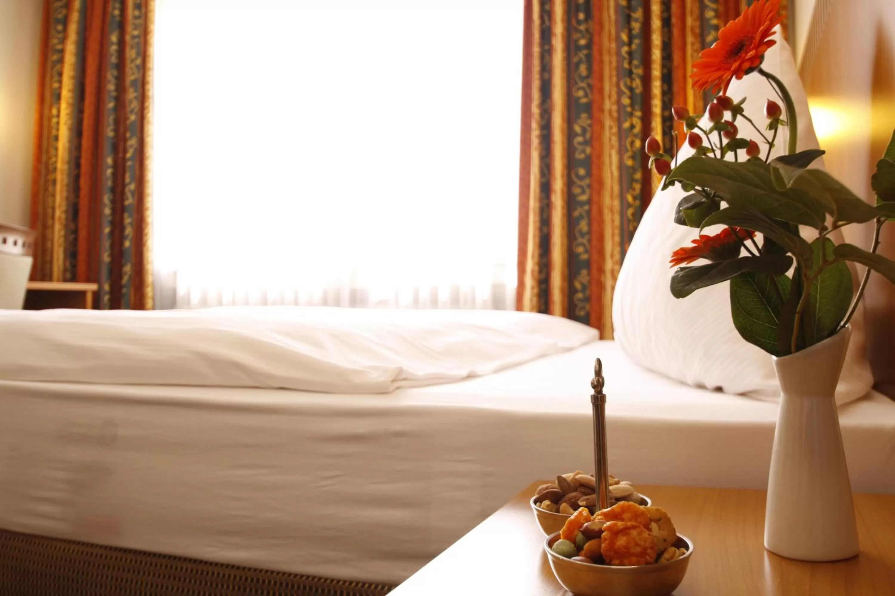 Photo of the whole room, Bed in Hotel Kaiserhof Wesel