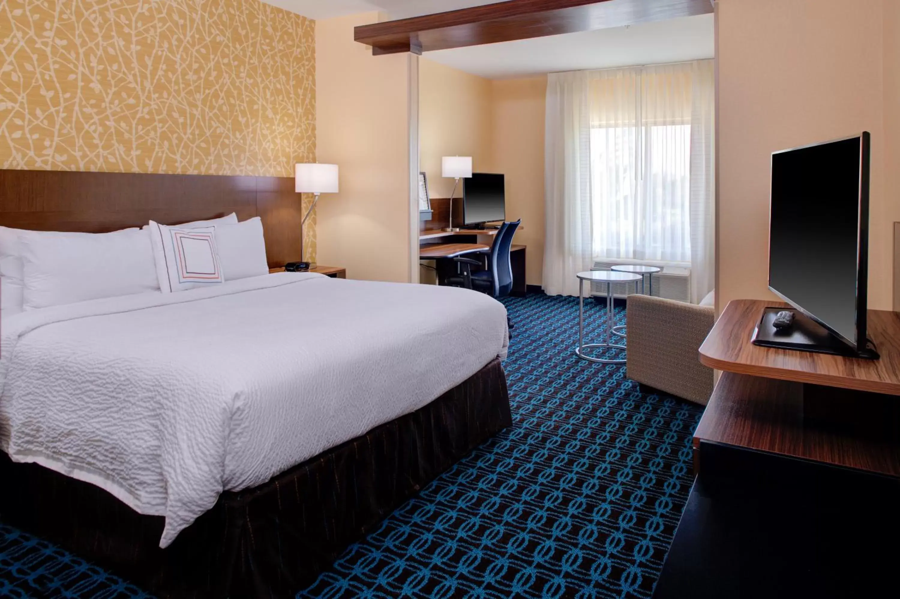 Bed in Fairfield Inn & Suites by Marriott Detroit Canton