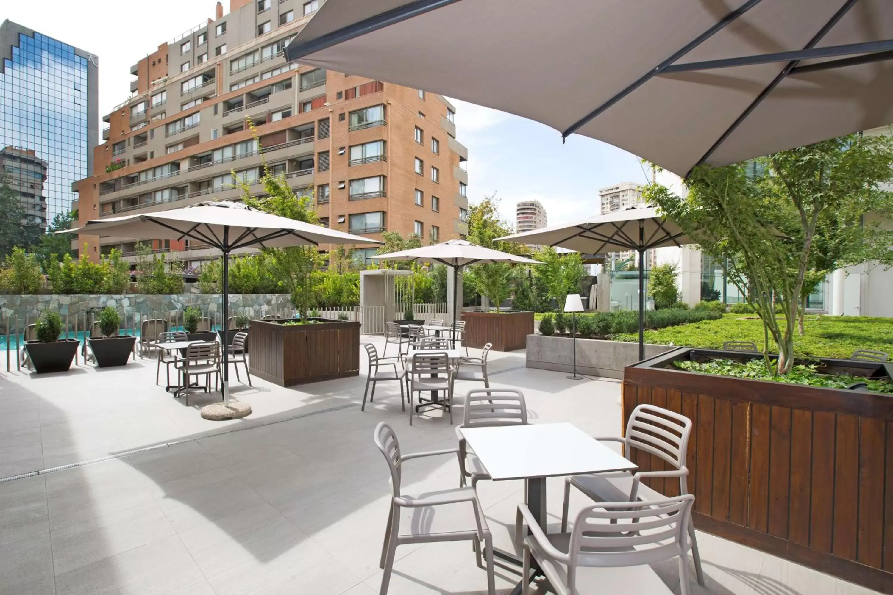 Restaurant/Places to Eat in DoubleTree by Hilton Santiago Kennedy, Chile