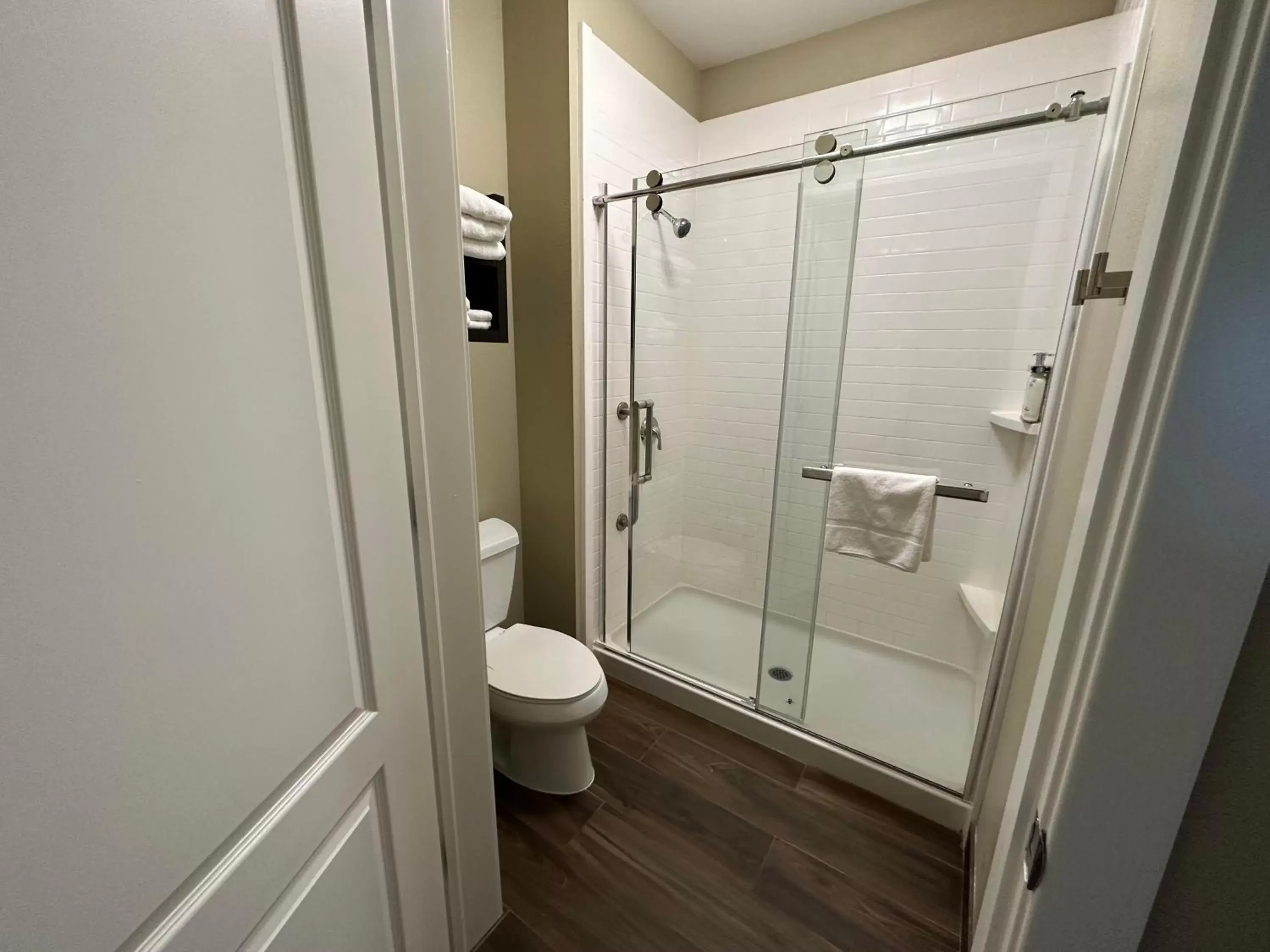 King Studio Suite with Walk In Shower in Staybridge Suites Anaheim At The Park by IHG King Studio Suite with Walk In Shower in Staybridge Suites Anaheim At The Park by IHG
