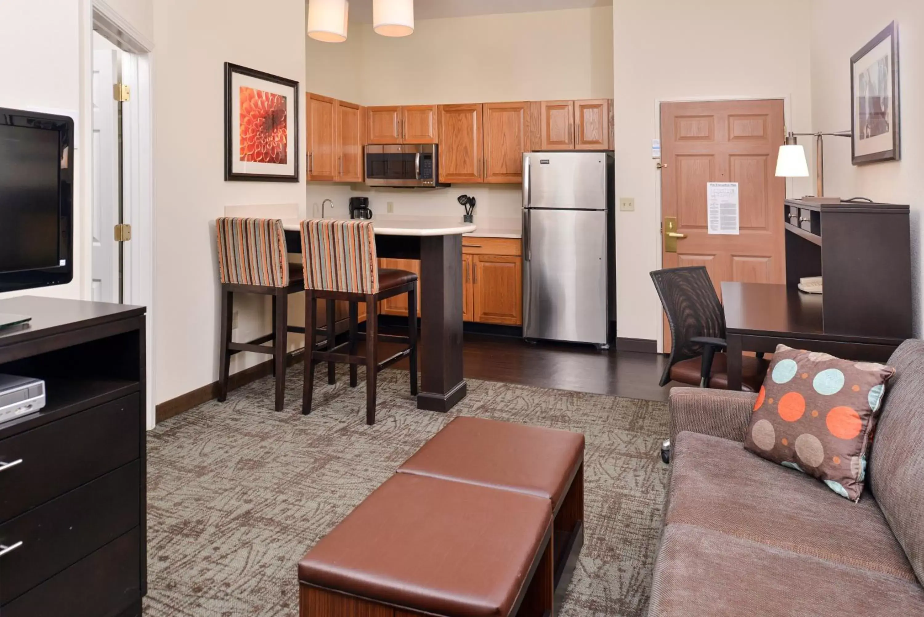 Photo of the whole room, Kitchen/Kitchenette in Staybridge Suites O'Fallon Chesterfield, an IHG Hotel
