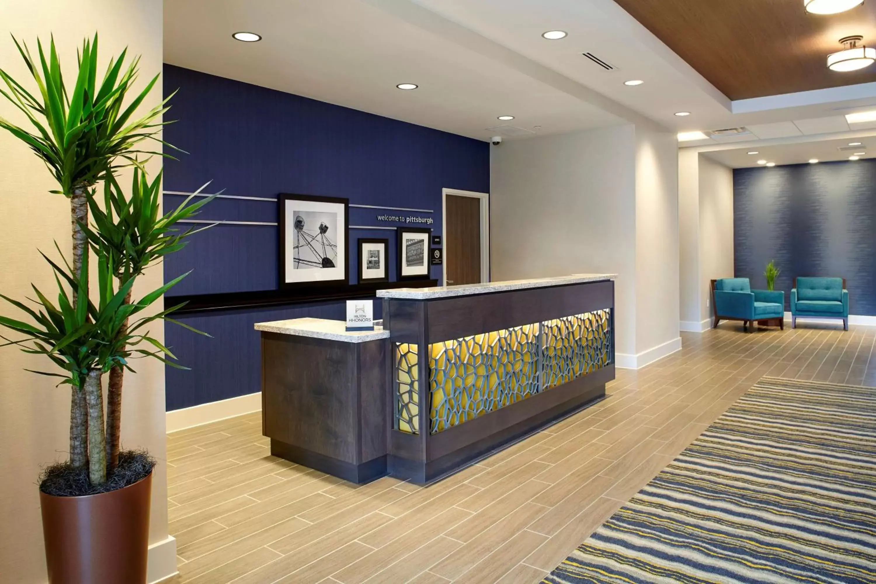 Lobby or reception, Lobby/Reception in Hampton Inn & Suites Pittsburgh Airport South/Settlers Ridge