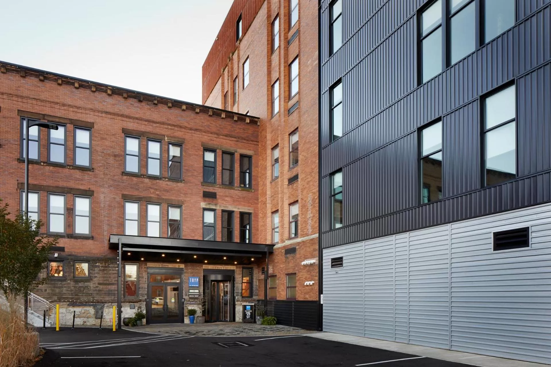 Property building in TRYP by Wyndham Pittsburgh/Lawrenceville