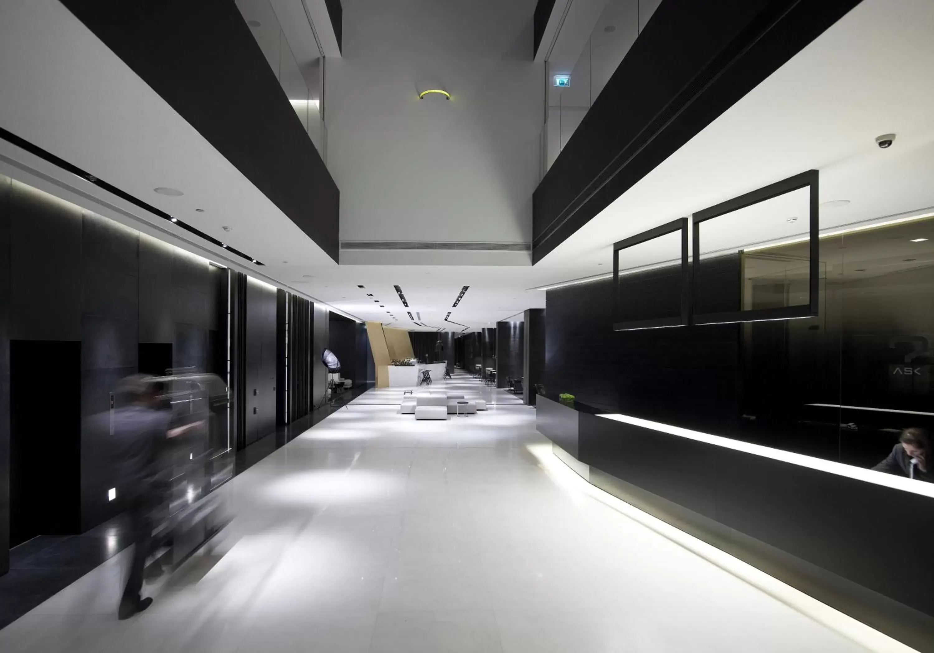 Lobby or reception in The Met Hotel Thessaloniki, a Member of Design Hotels