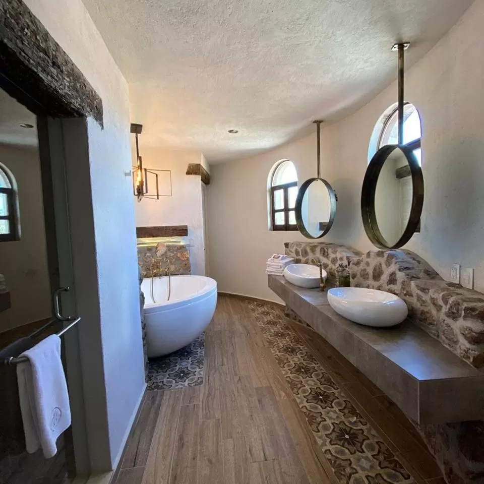 Bathroom, Bed in Suites Campestres Montebello