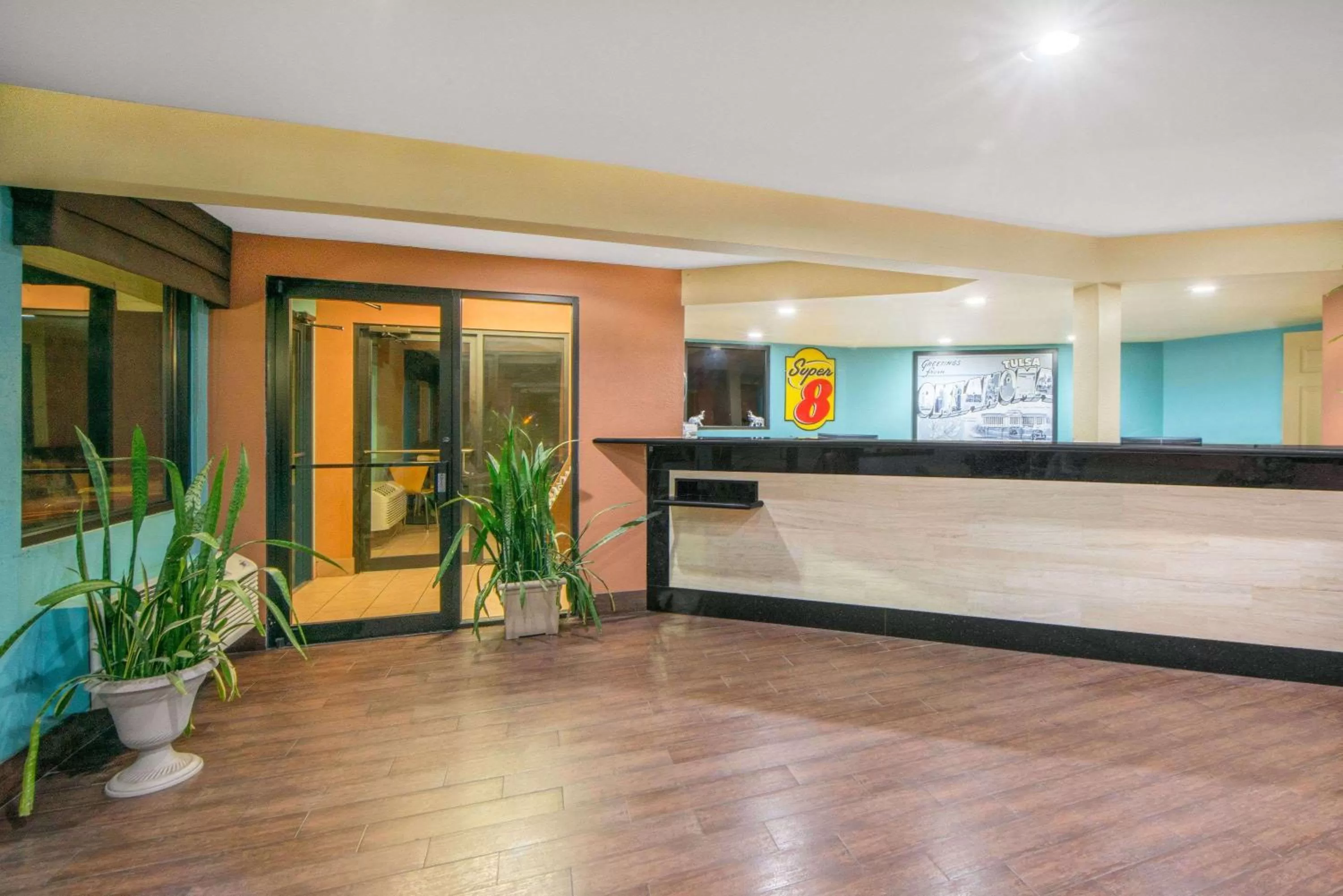 Lobby or reception in Super 8 by Wyndham Tulsa - Route 66