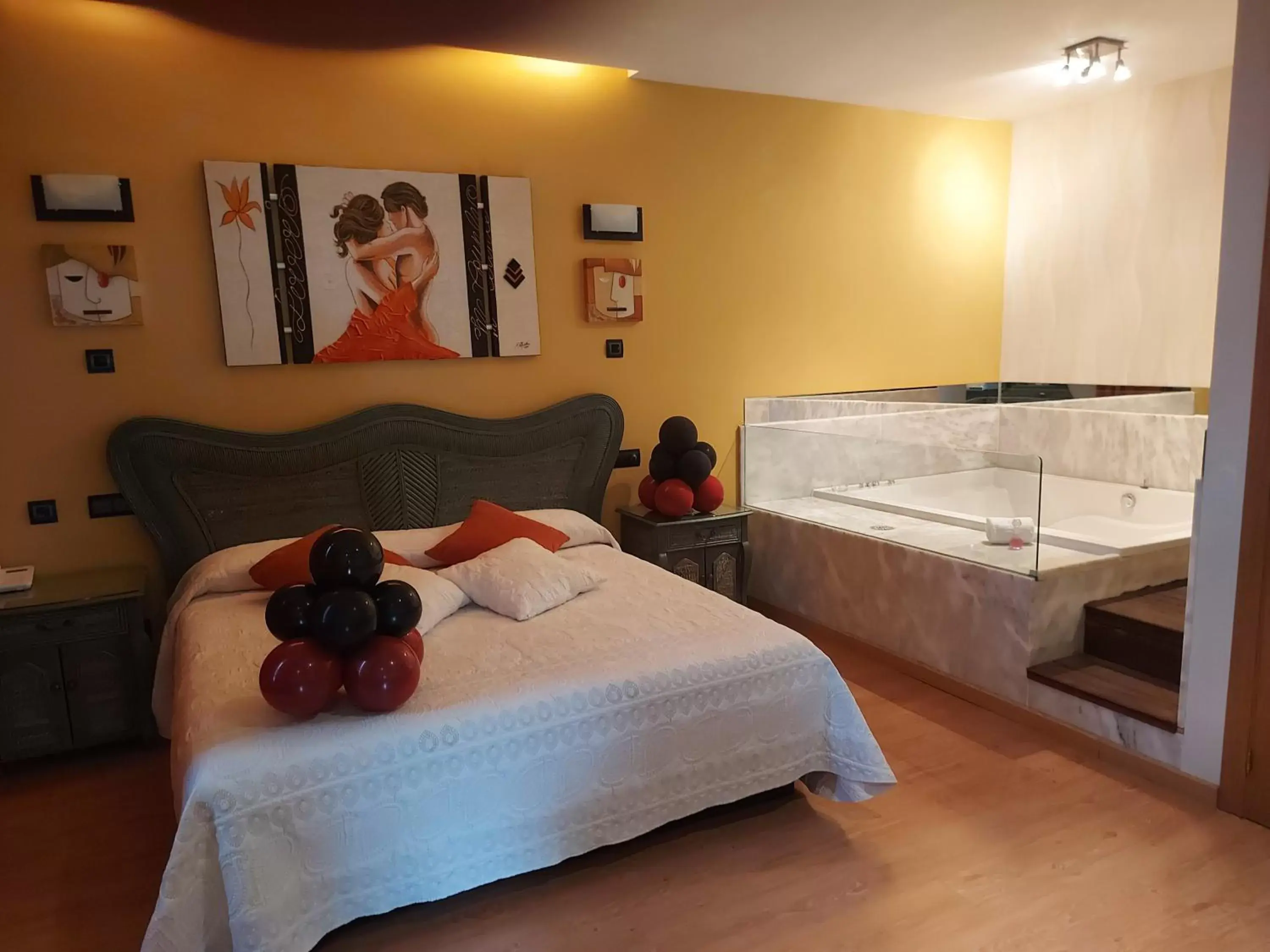 Photo of the whole room, Bed in Motel Acropolis