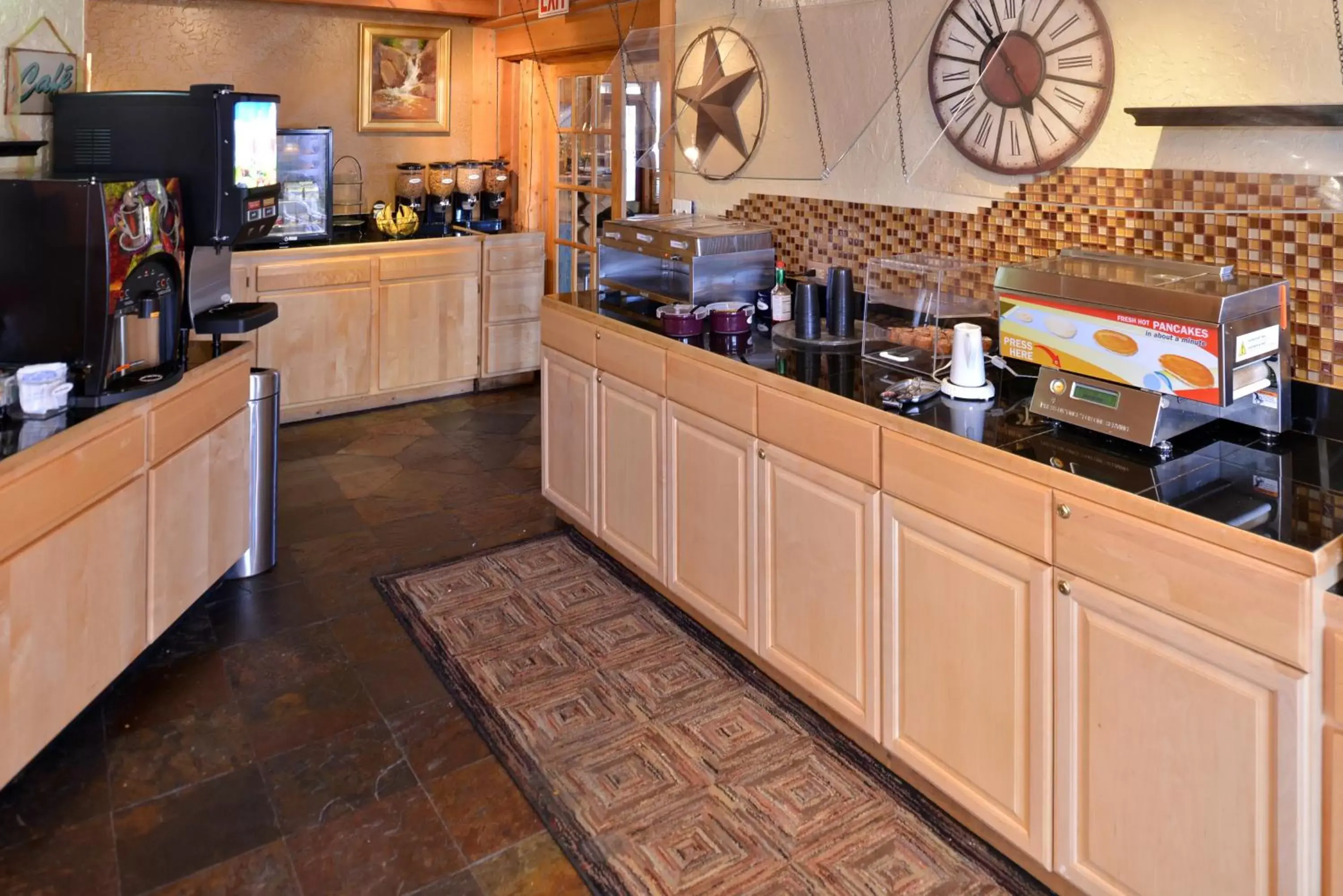 Restaurant/places to eat, Kitchen/Kitchenette in The Boulder Creek Lodge