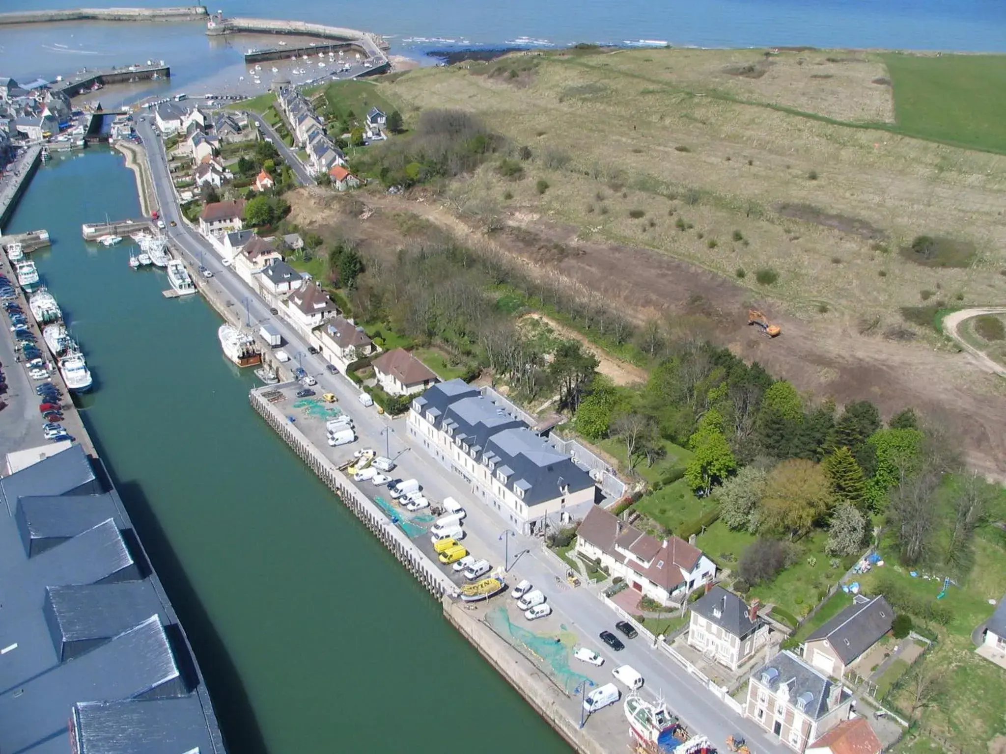 Bird's eye view, Bird's-eye View in ibis Bayeux Port En Bessin