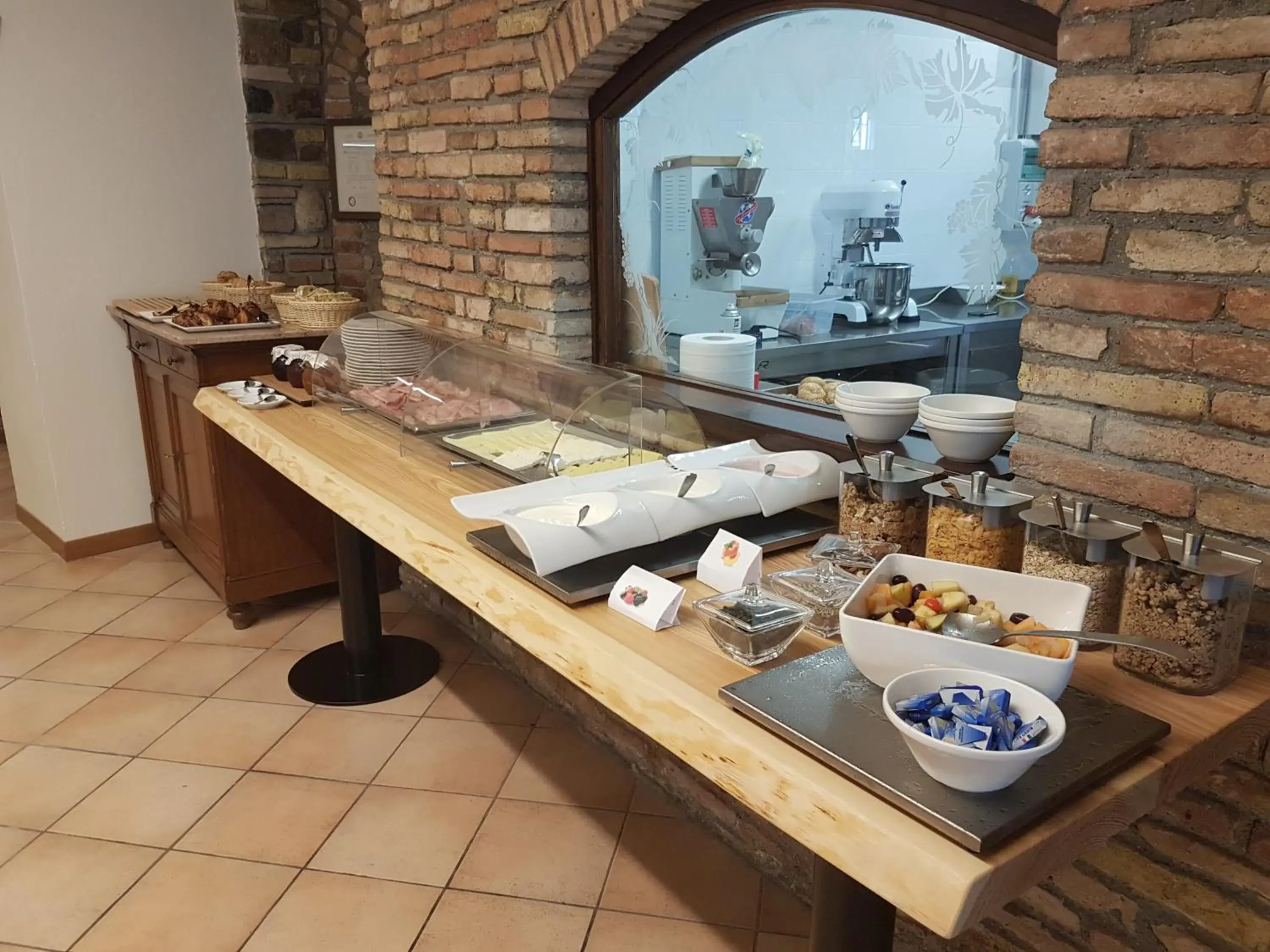 Buffet breakfast, BBQ Facilities in Hotel San Lorenzo