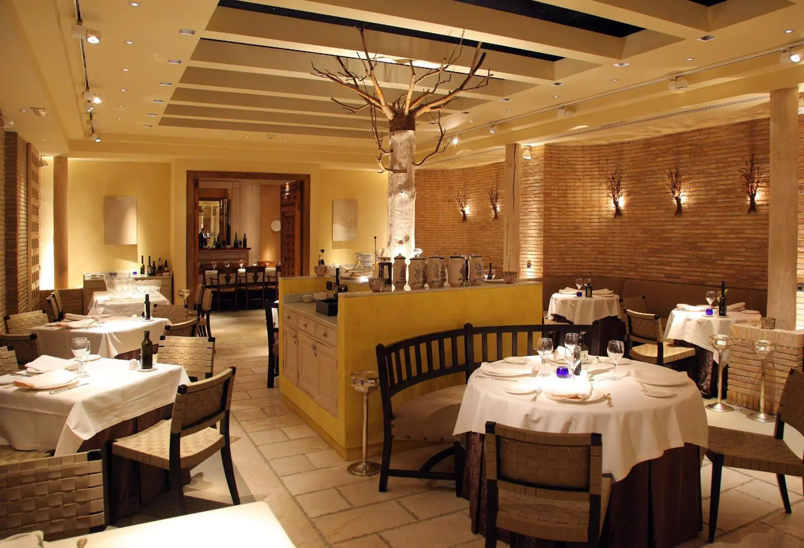 Restaurant/places to eat in Hotel Palafox Restaurant/places to eat in Hotel Palafox