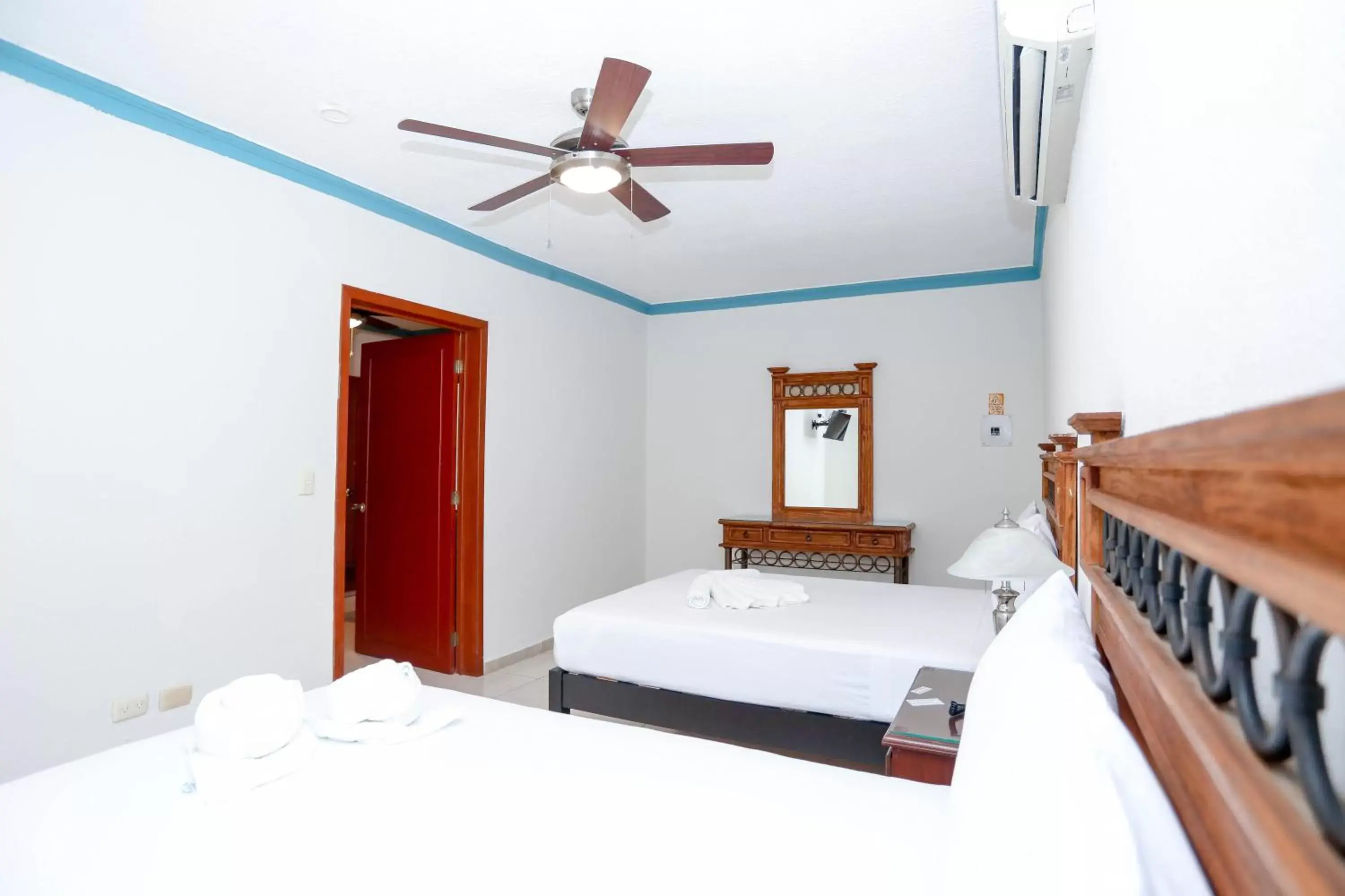 Bed in Hotel Avenida Cancun