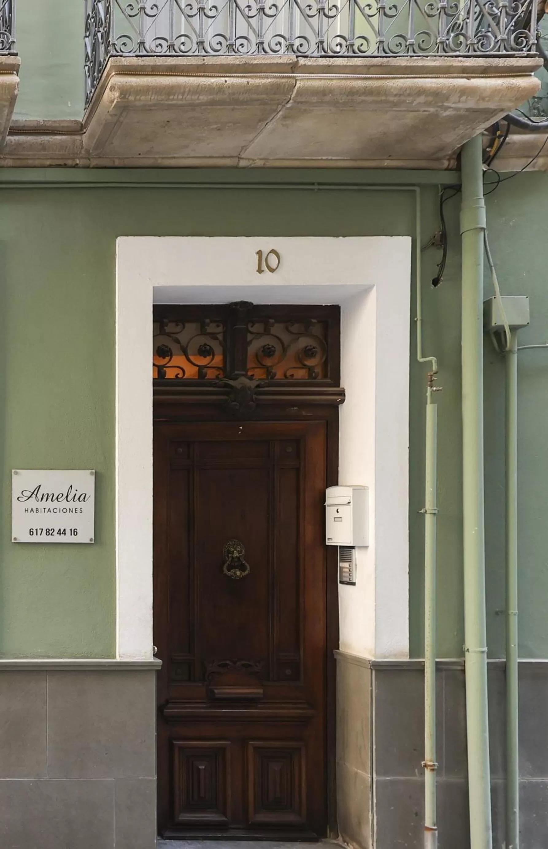 Facade/entrance in Dorinda Rooms